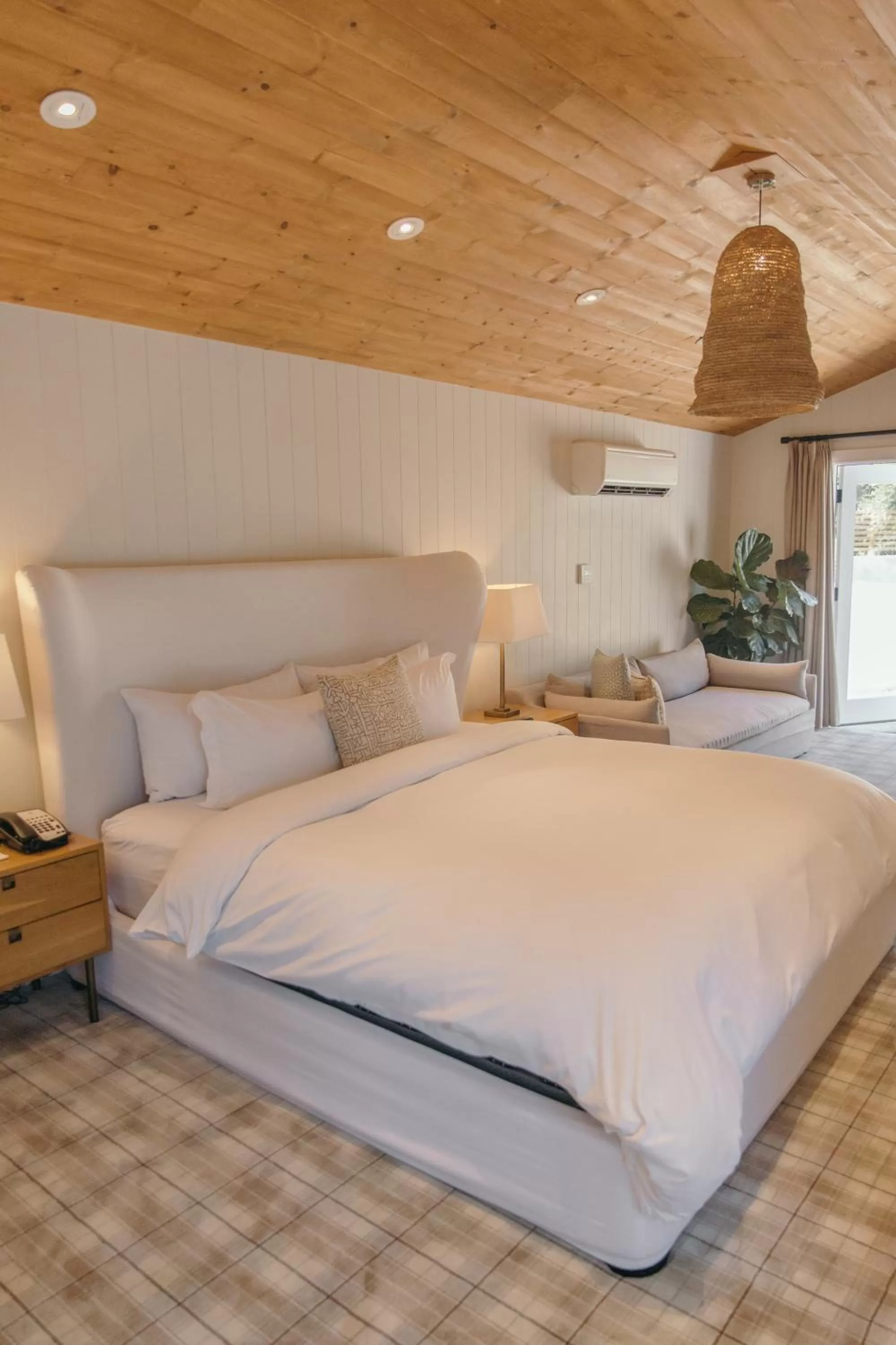 Bed in Calamigos Guest Ranch and Beach Club