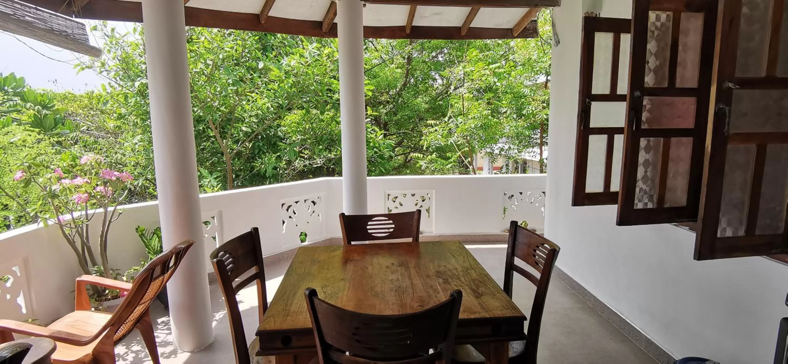 Patio, Dining Area in Blackstar Inn