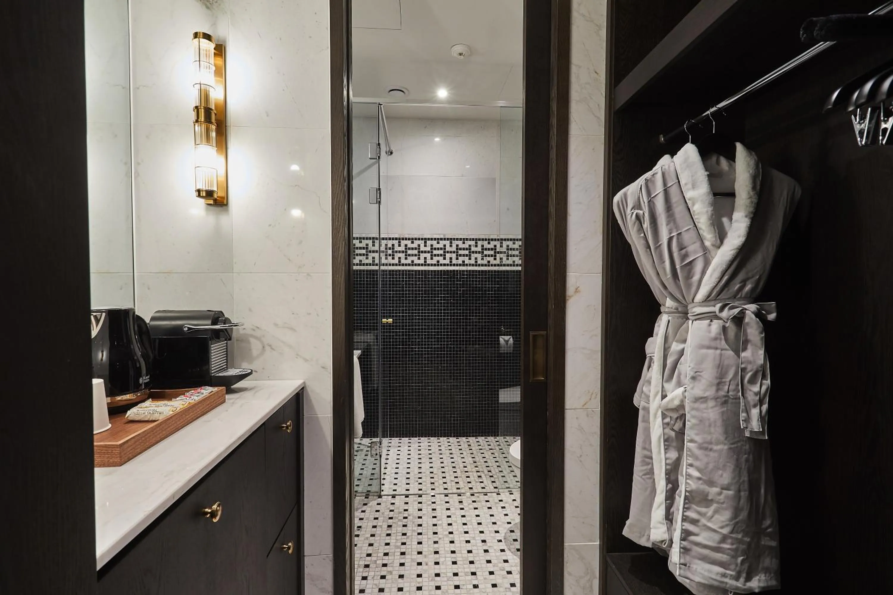 Shower in Hotel Crescendo Seoul