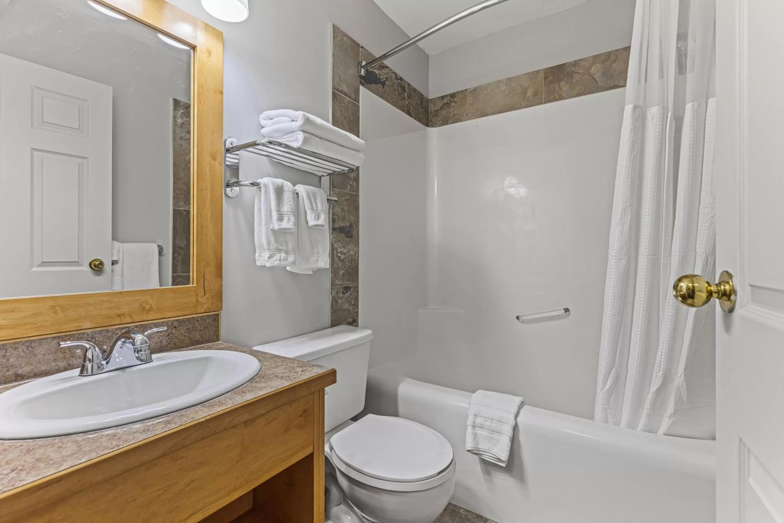 Deluxe Queen Room in Canmore Rocky Mountain Inn