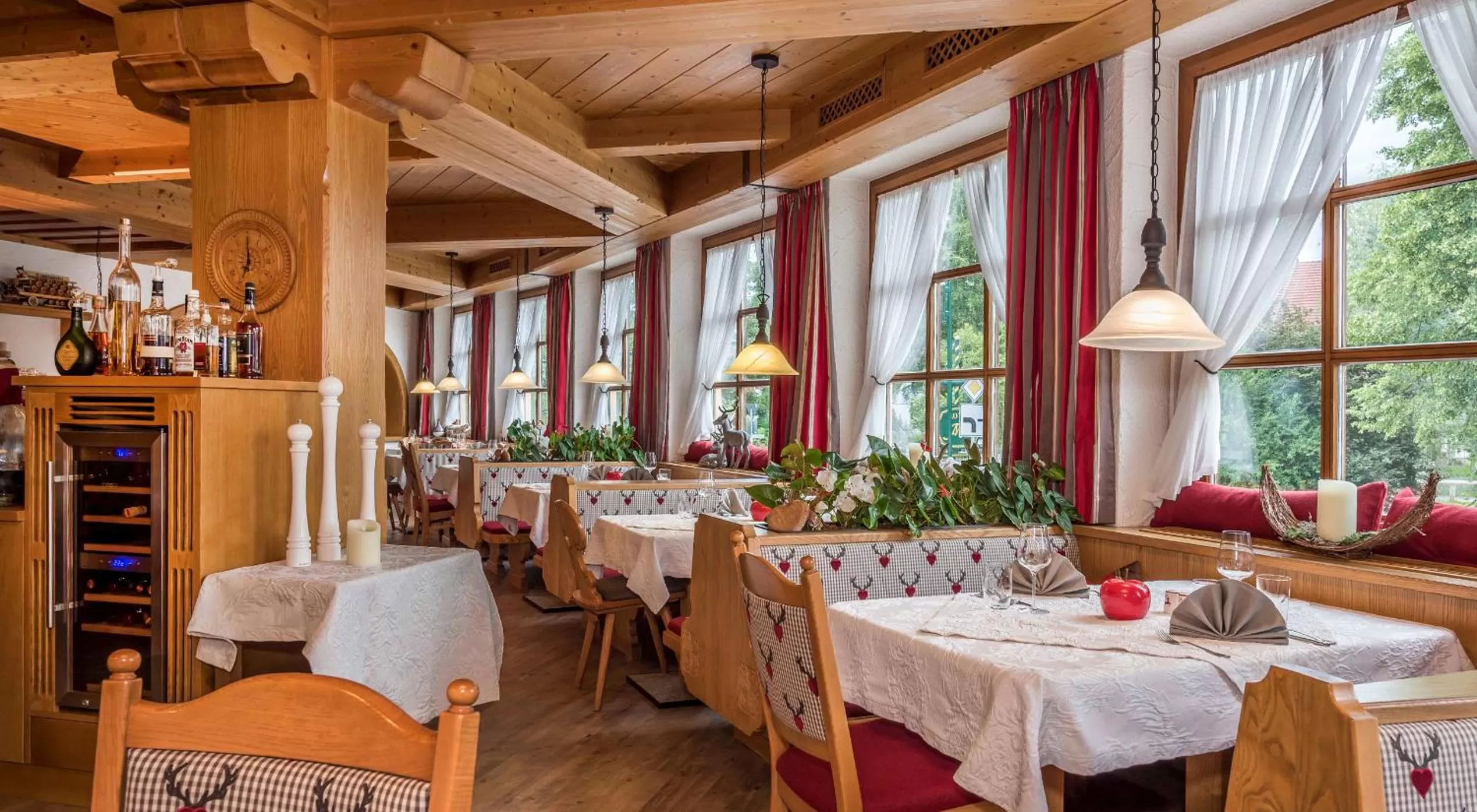 Restaurant/places to eat in Hotel Mutz Garni