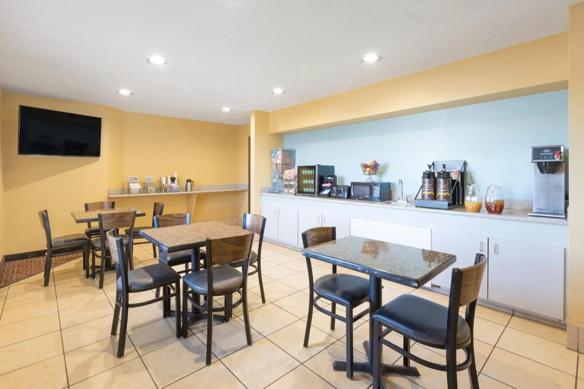 Breakfast in Super 8 by Wyndham Midland