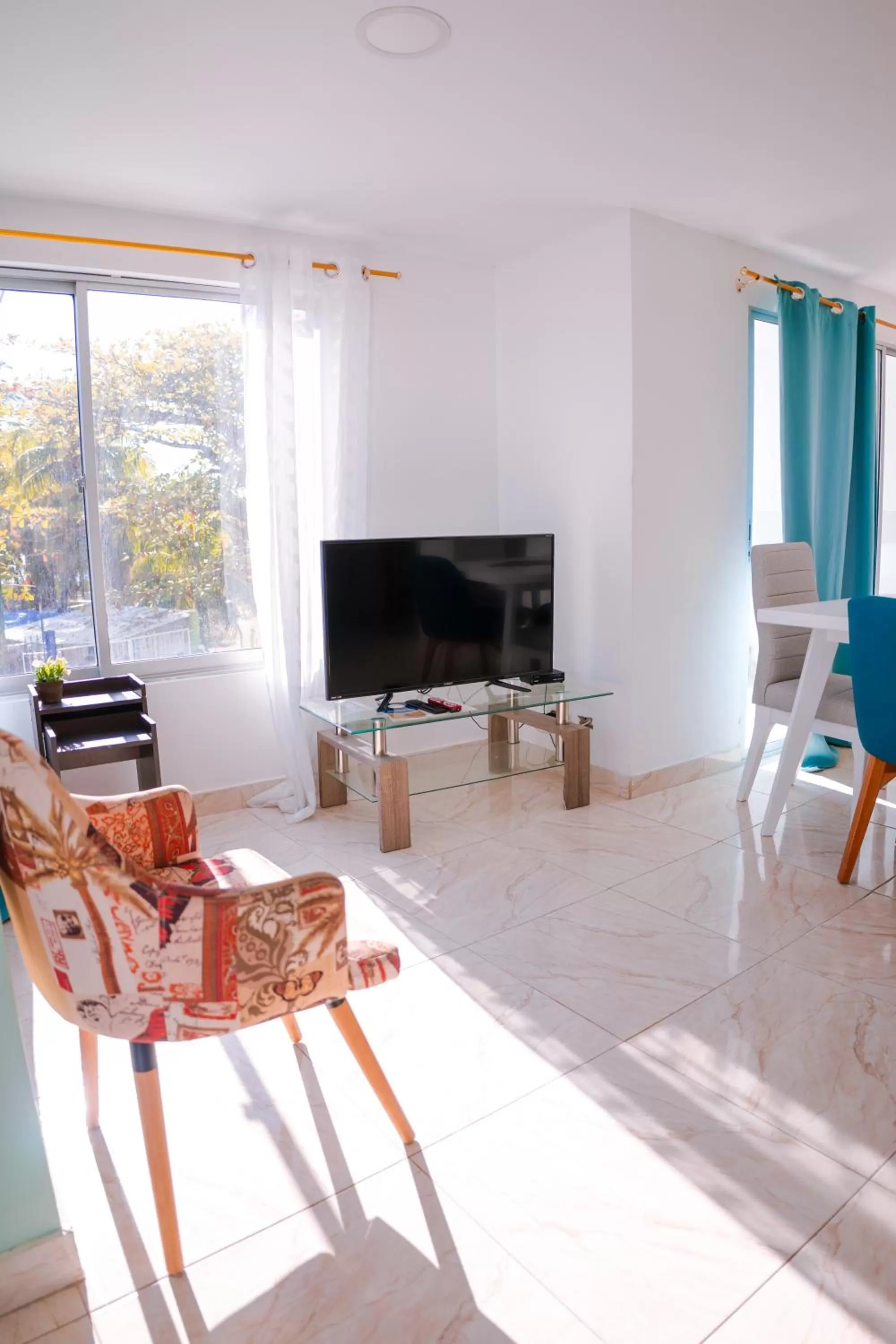 Communal lounge/ TV room in ZOJO MARiNA BAY