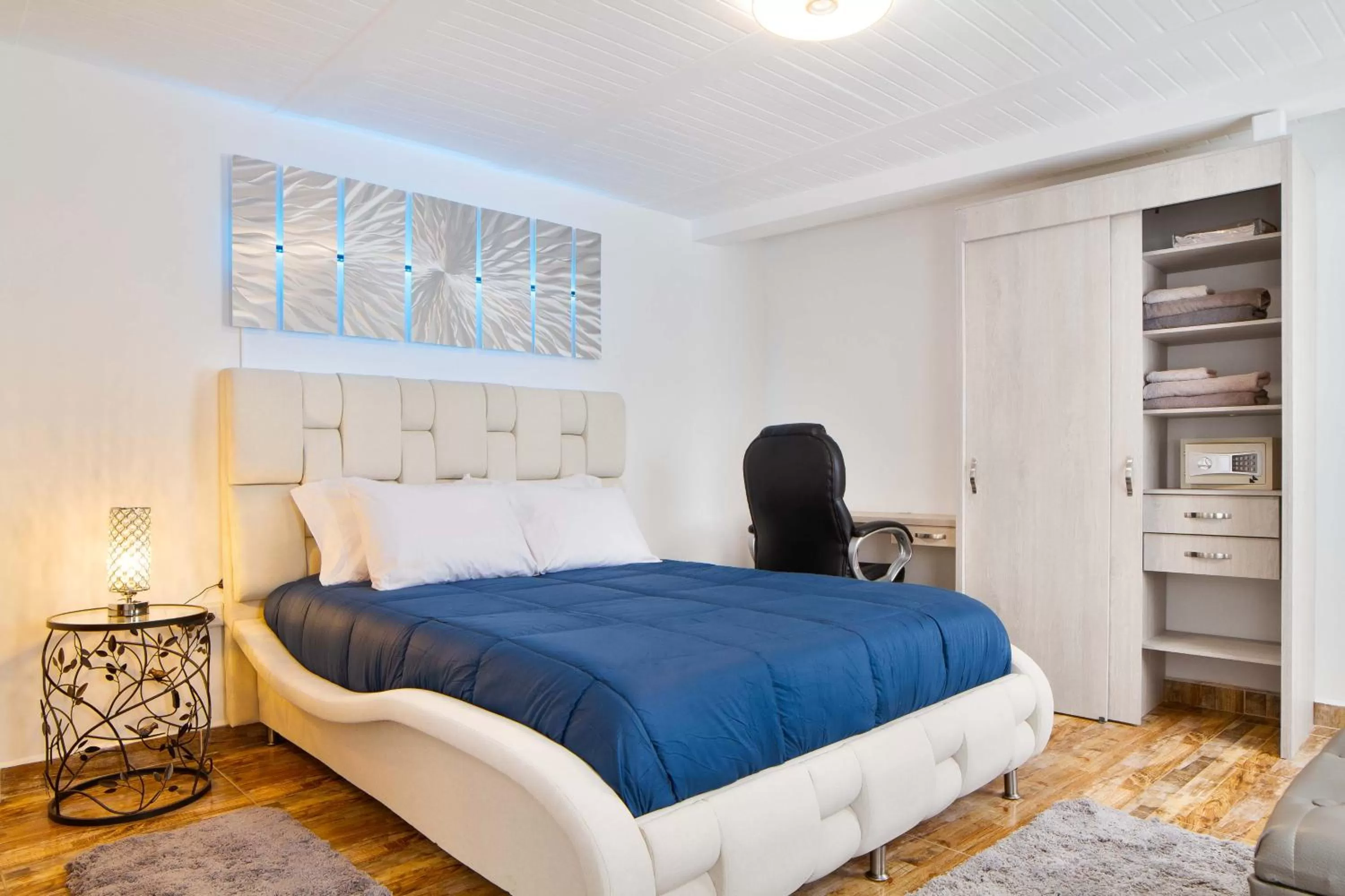 Bedroom, Bed in Miracle