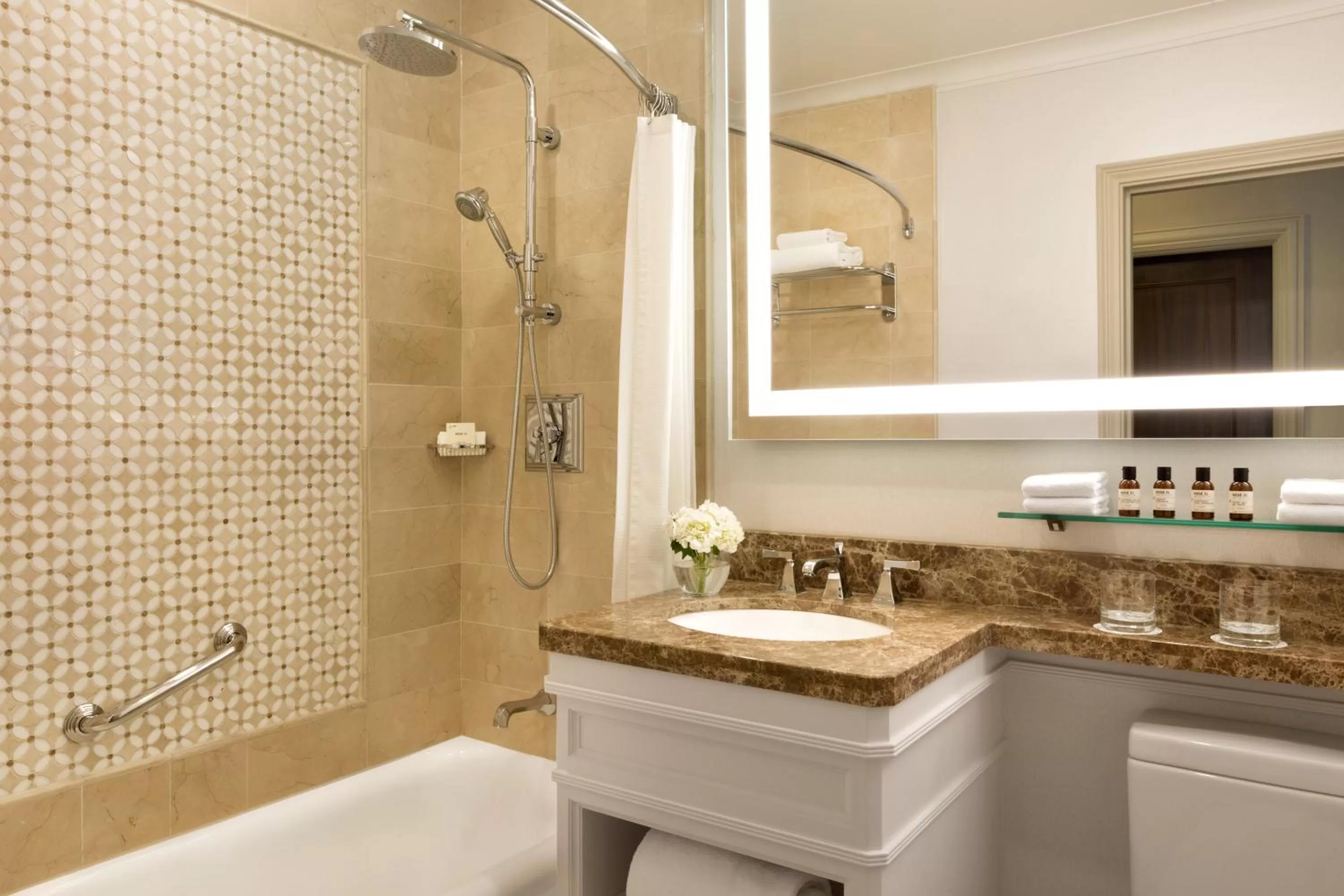 Bathroom in Fairmont Hotel Vancouver