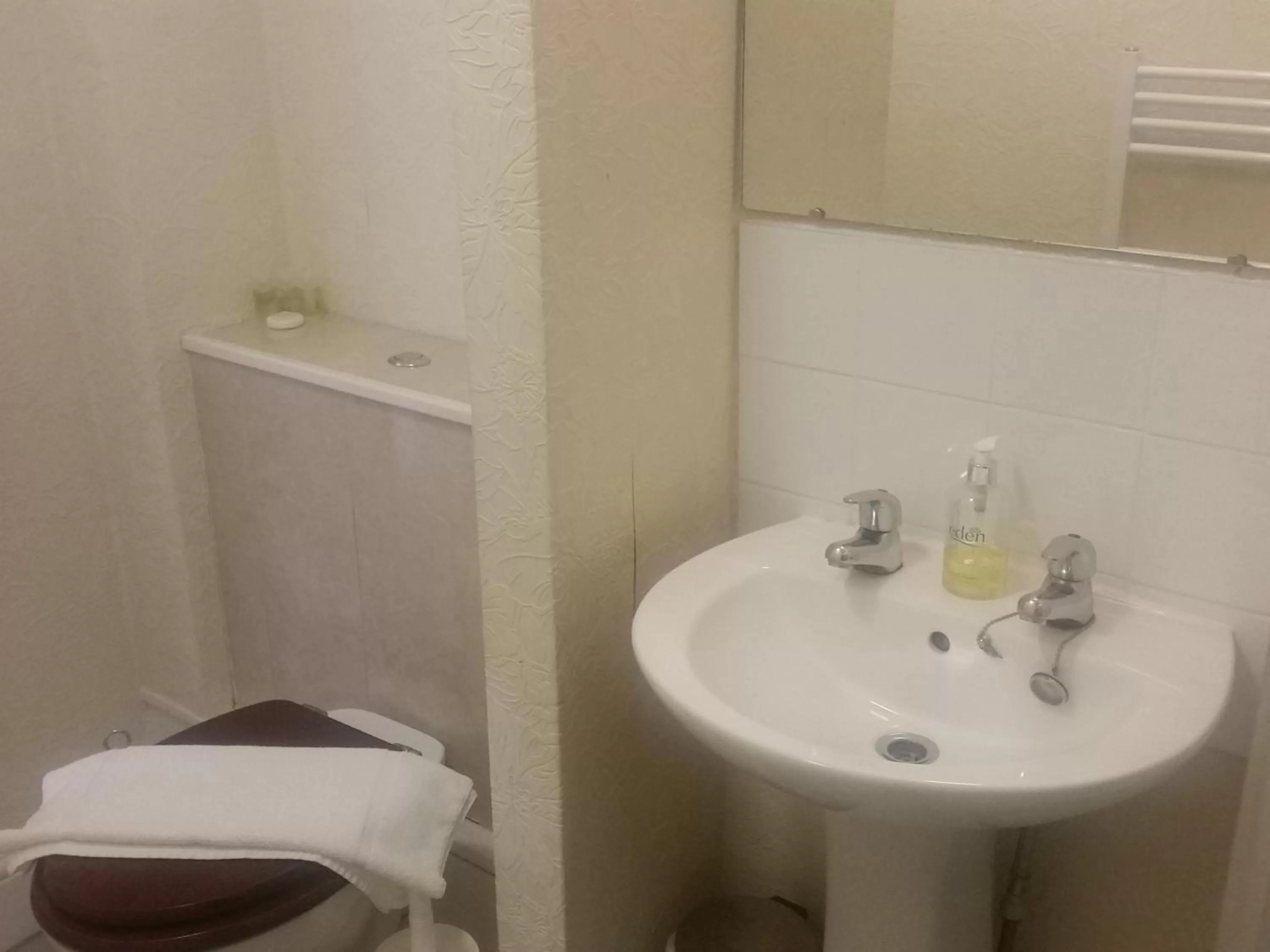 Bathroom in Kersbrook Guest Accommodation
