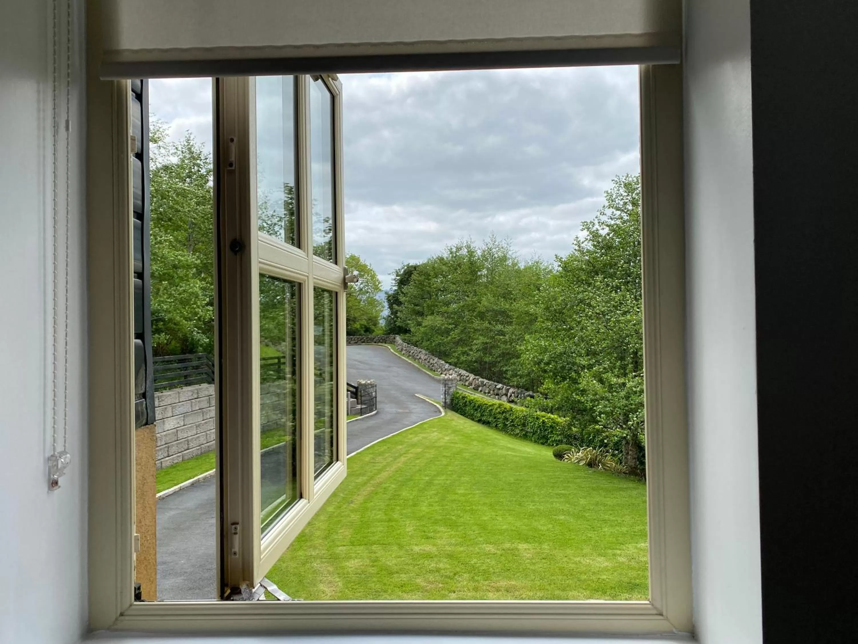 Neighbourhood, Garden View in Rostrevor Valley Holiday Park Rooms with Hot tub and car service