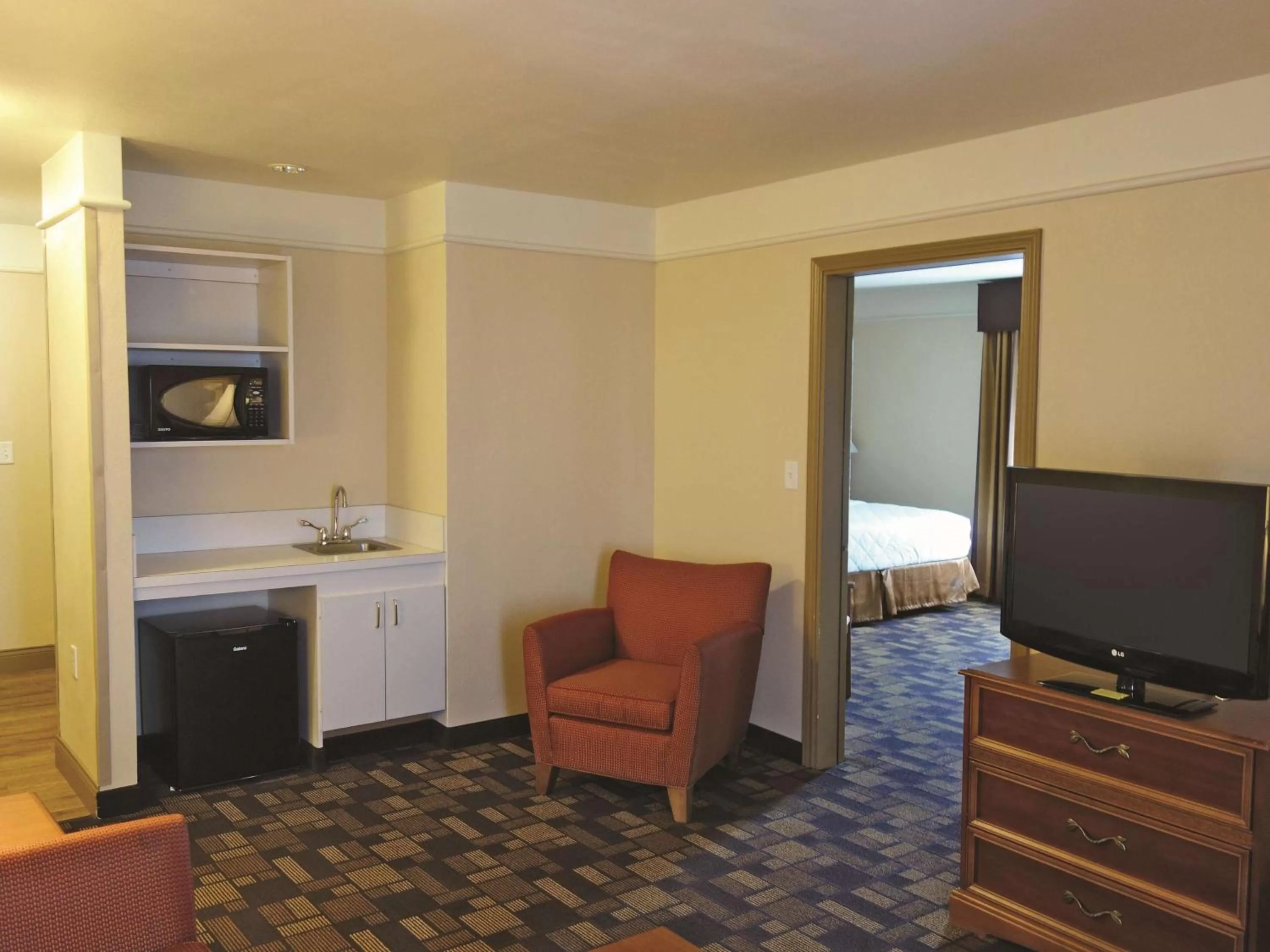 Photo of the whole room in La Quinta by Wyndham Seguin