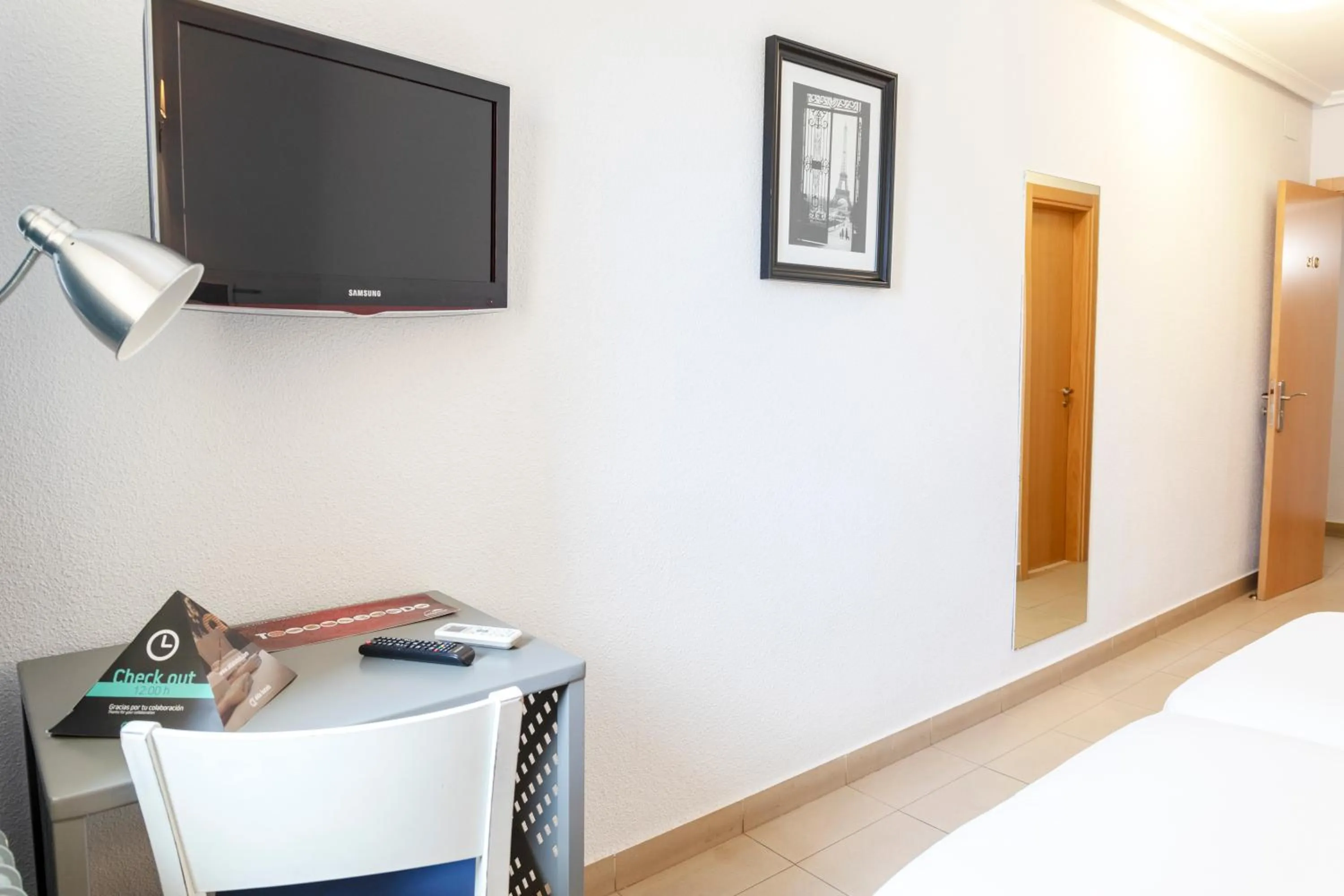 TV and multimedia in Hotel Alda Centro Palencia