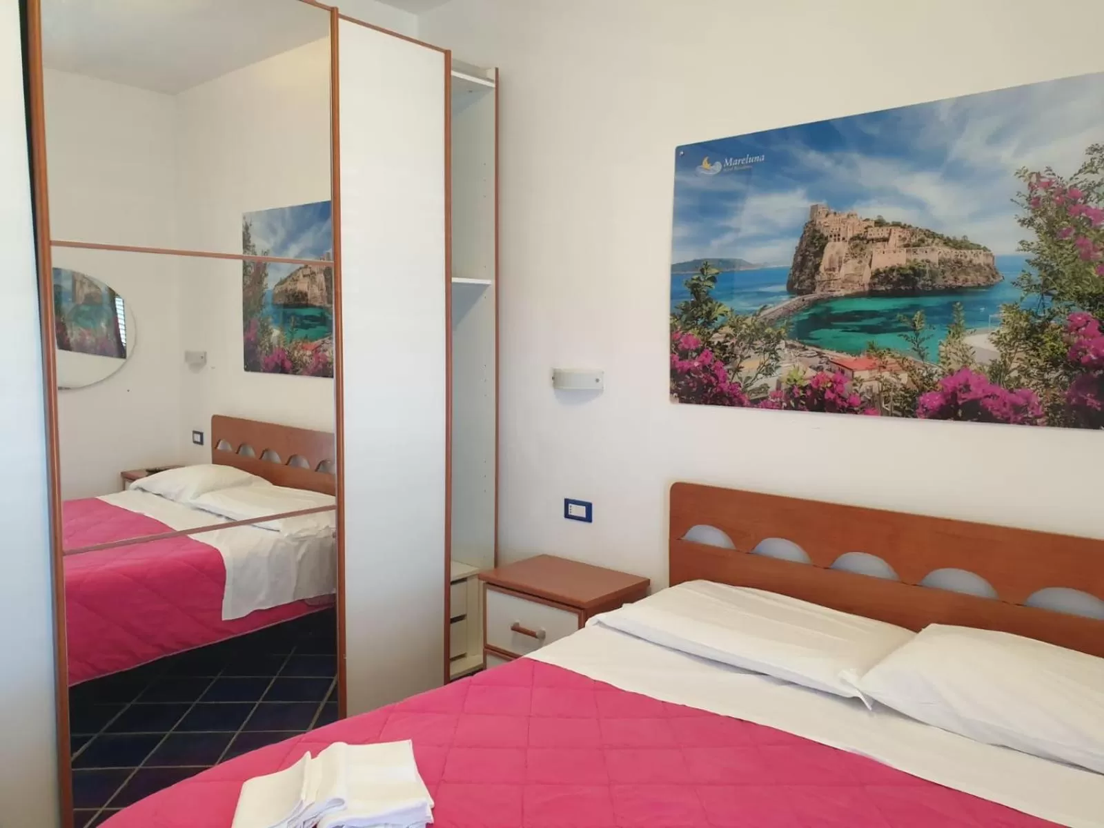 Photo of the whole room, Bed in Hotel Mareluna Ischia