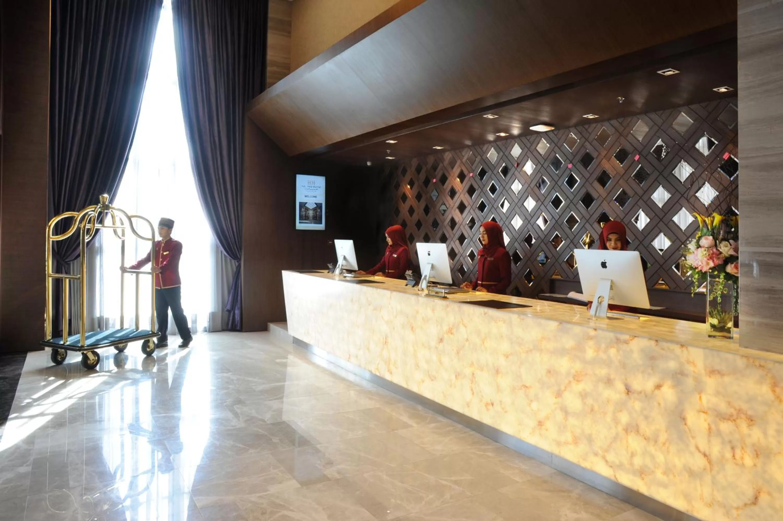 Lobby or reception in Al Meroz Hotel Bangkok - The Leading Halal Hotel