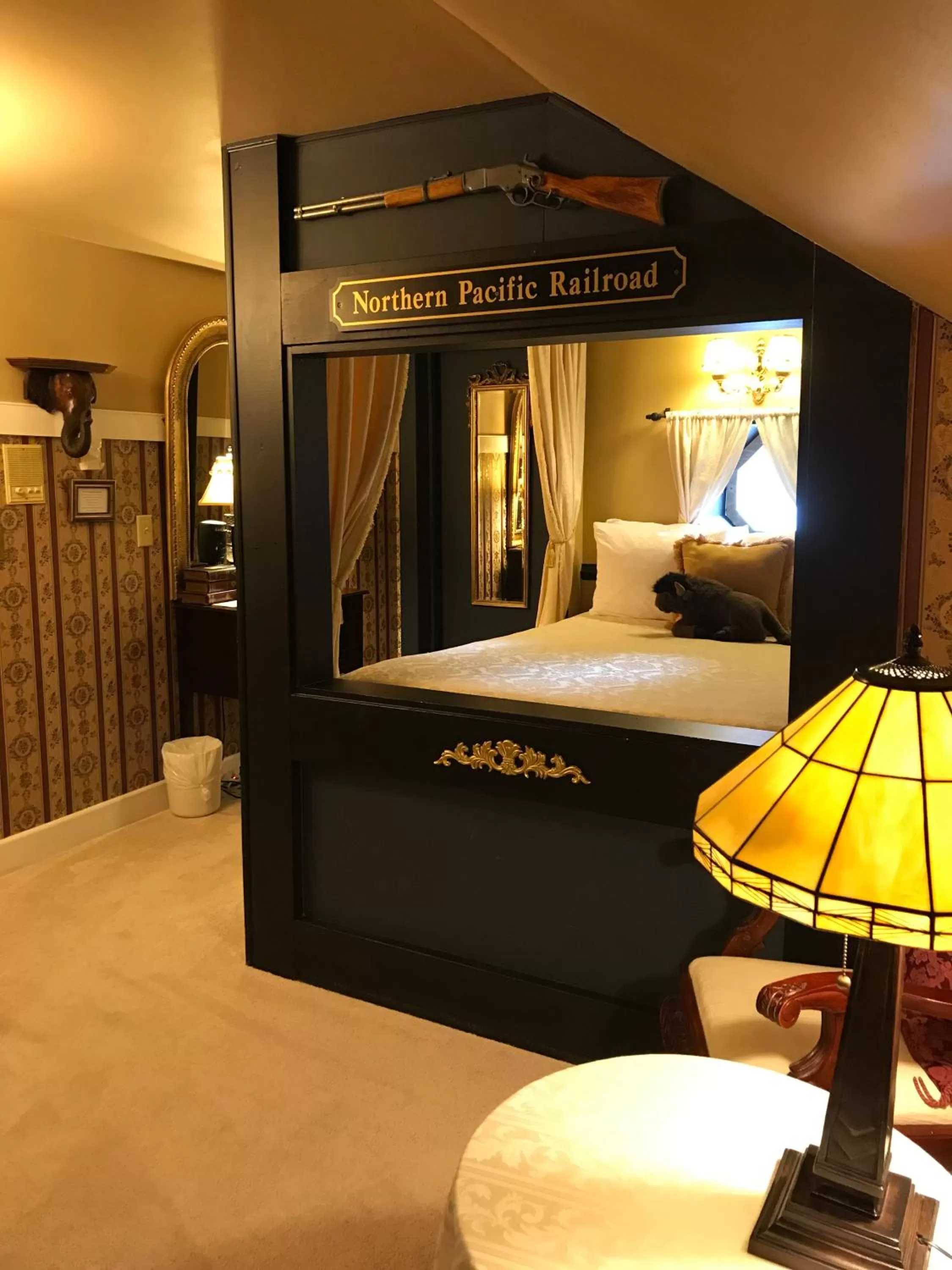 Photo of the whole room, Bed in A Williamsburg White House Inn