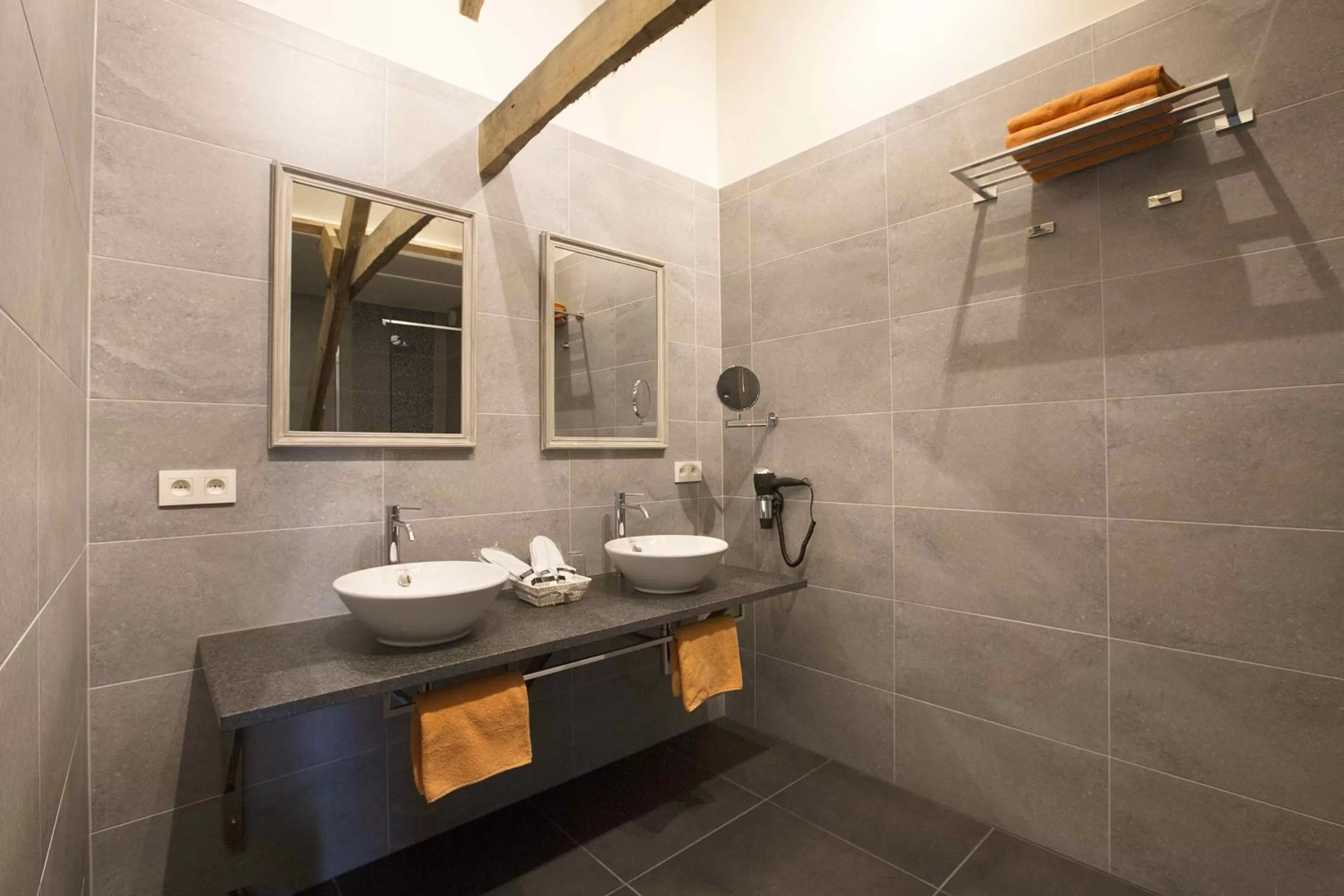 Bathroom in B&B 't Meesterhof