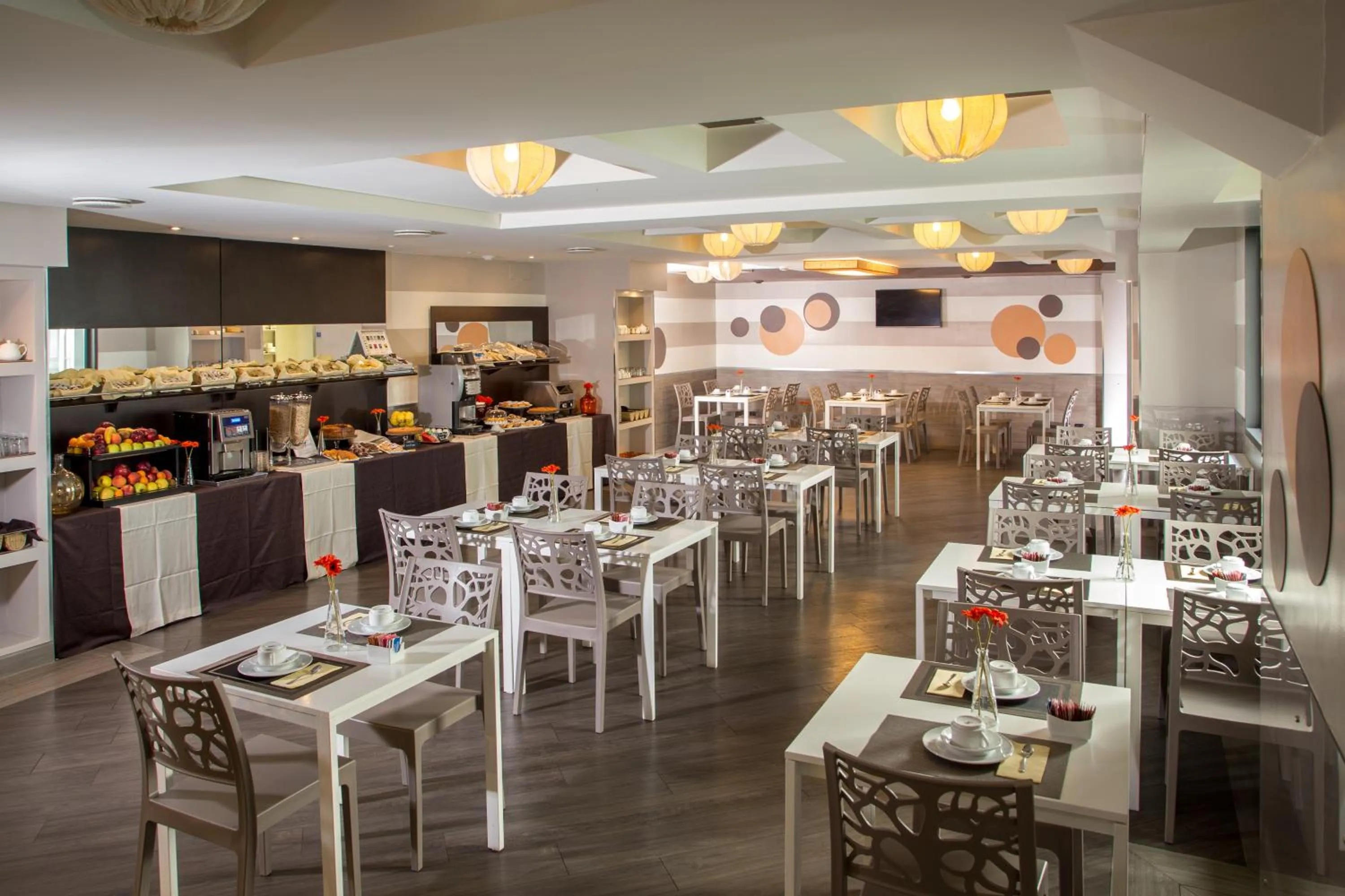 Restaurant/places to eat in Hotel Domidea