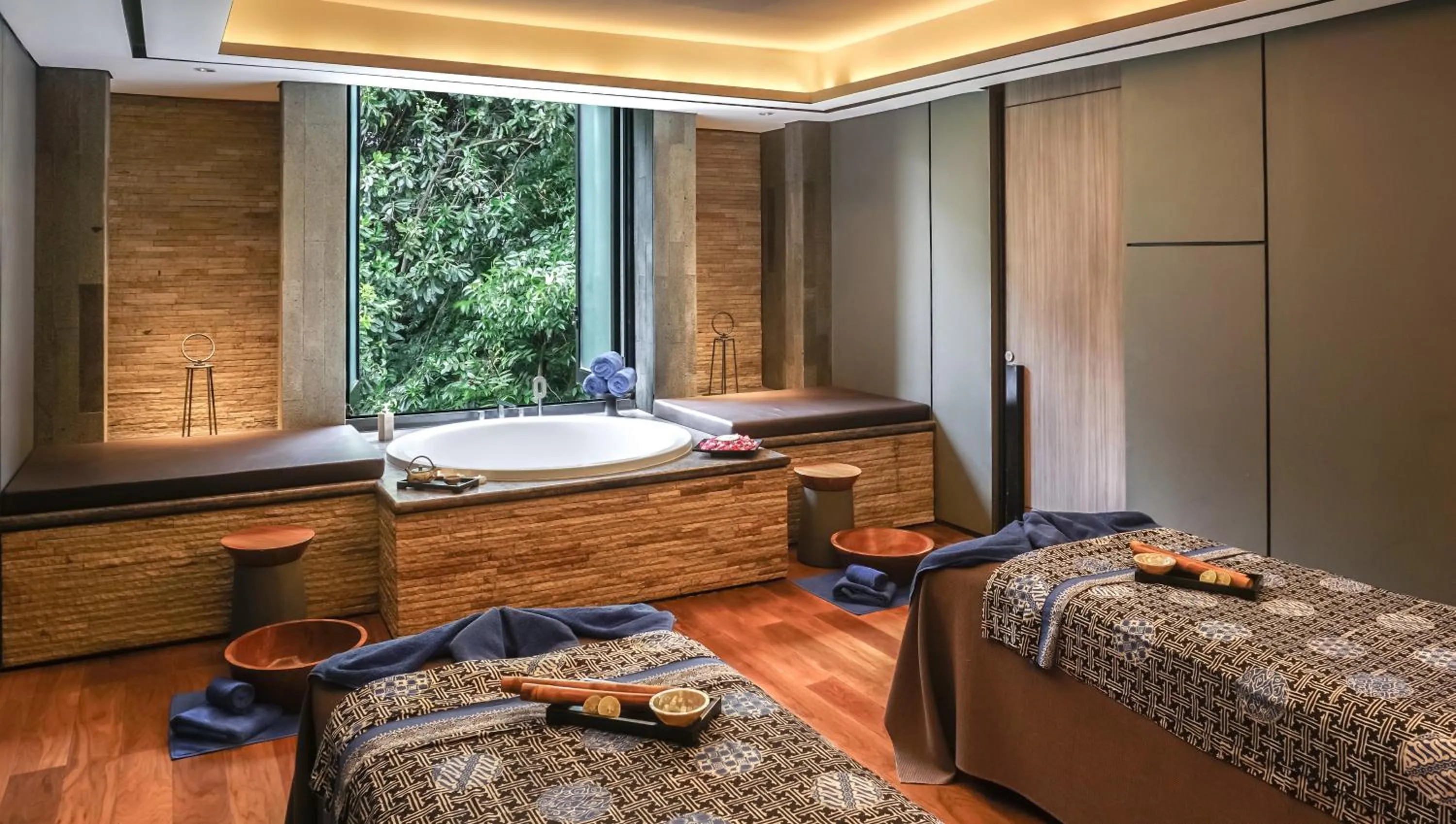 Massage, Bed in Royal Tulip Gunung Geulis Resort and Golf