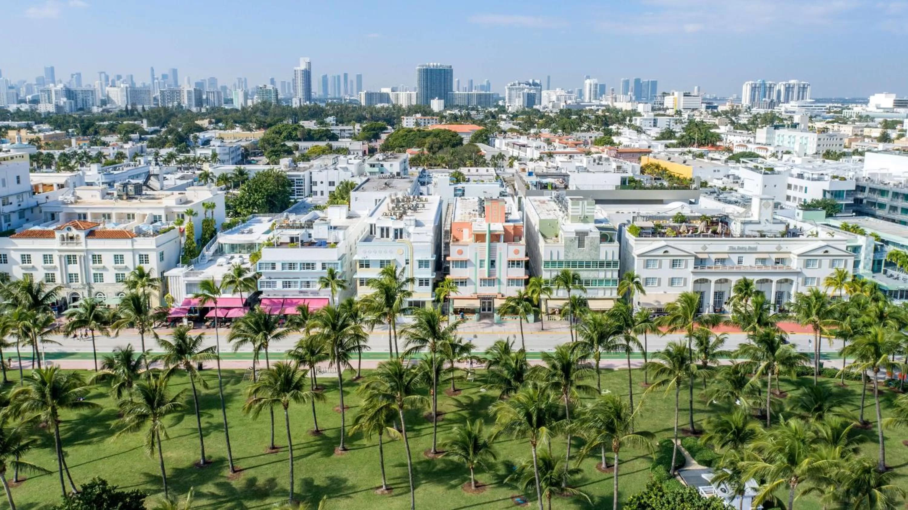 Property building in Hilton Vacation Club Crescent on South Beach Miami