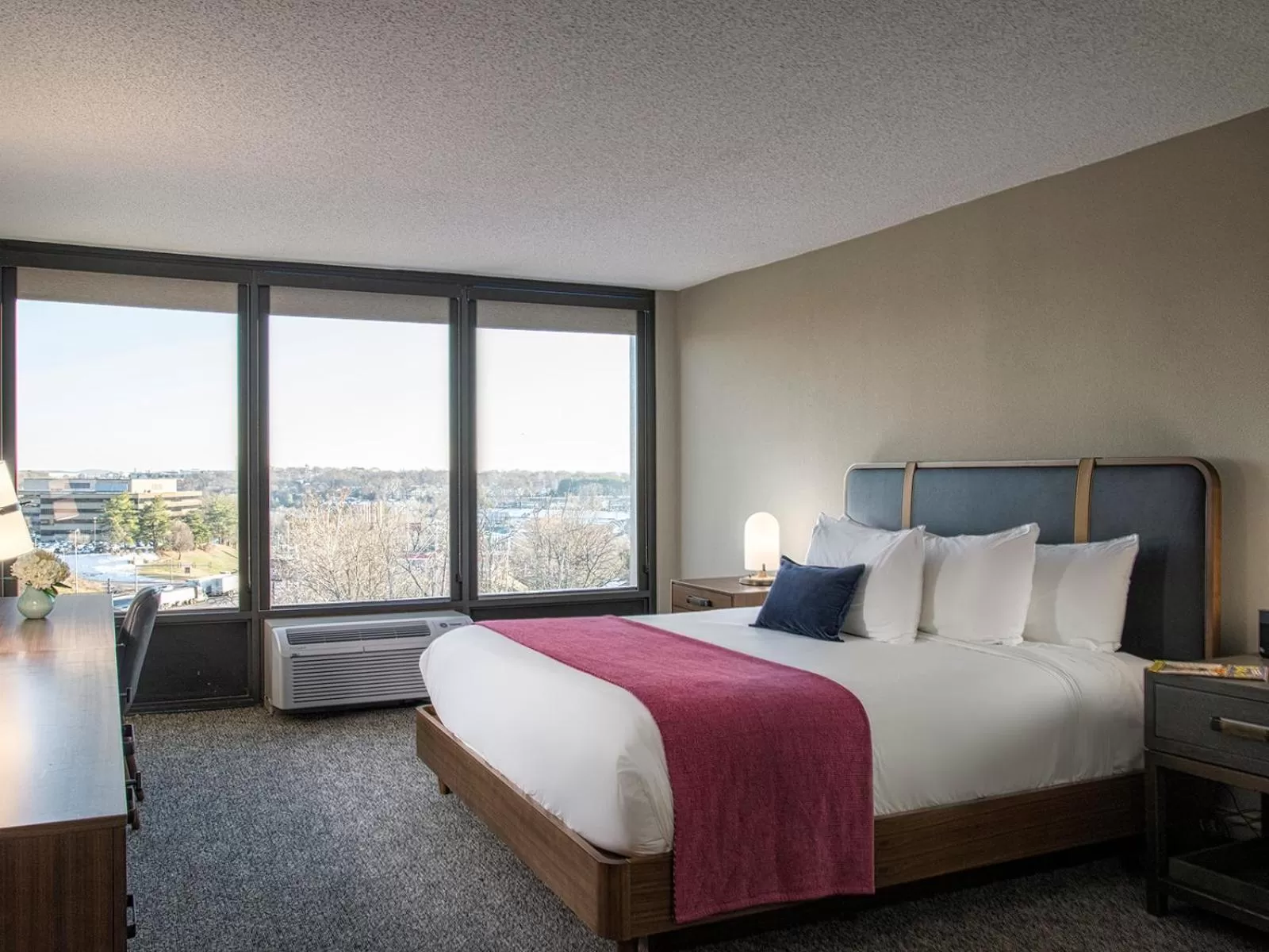 Premium King Suite in Hotel Preston Nashville Airport