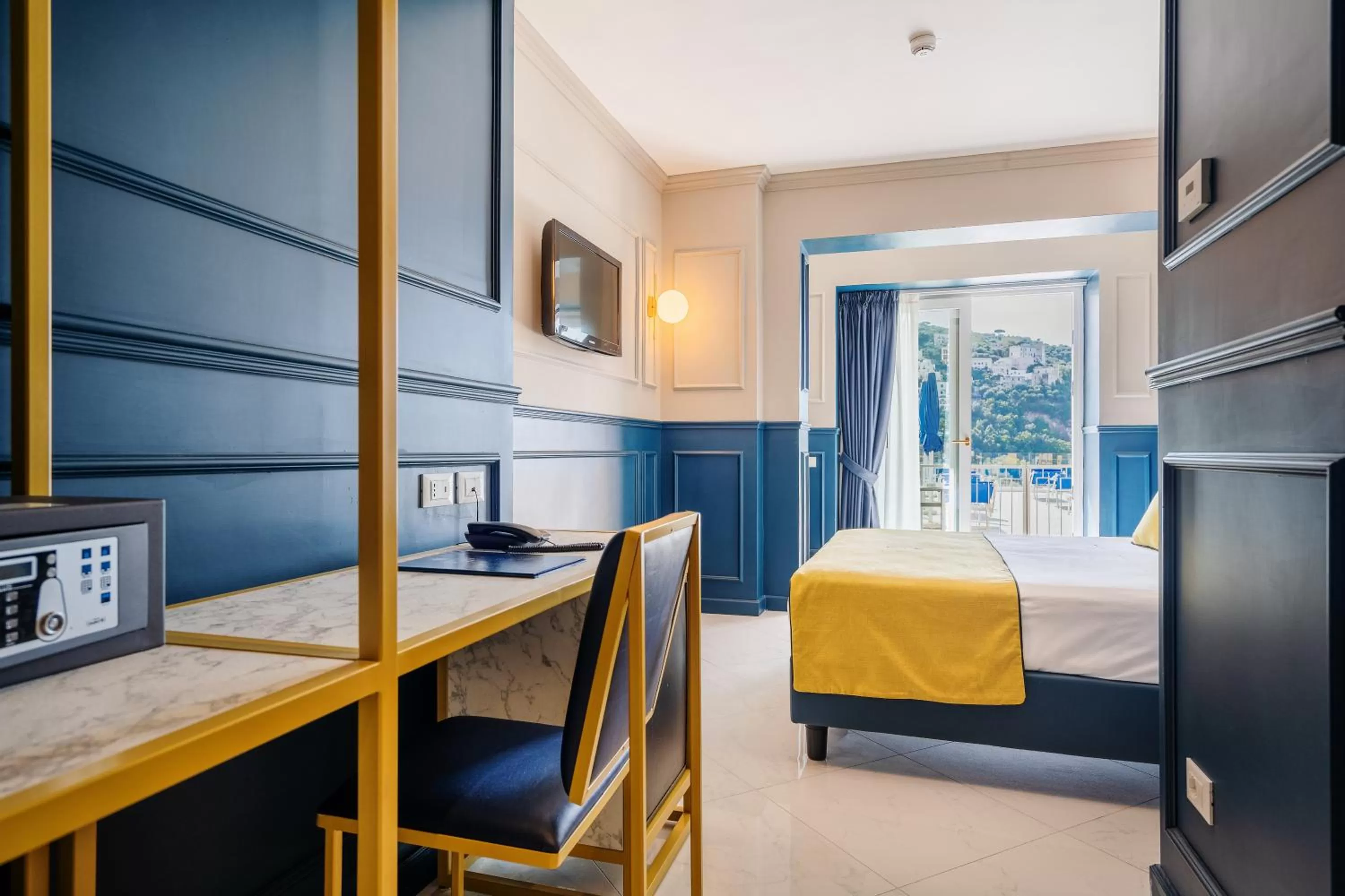 Photo of the whole room, Bed in Hotel Mary