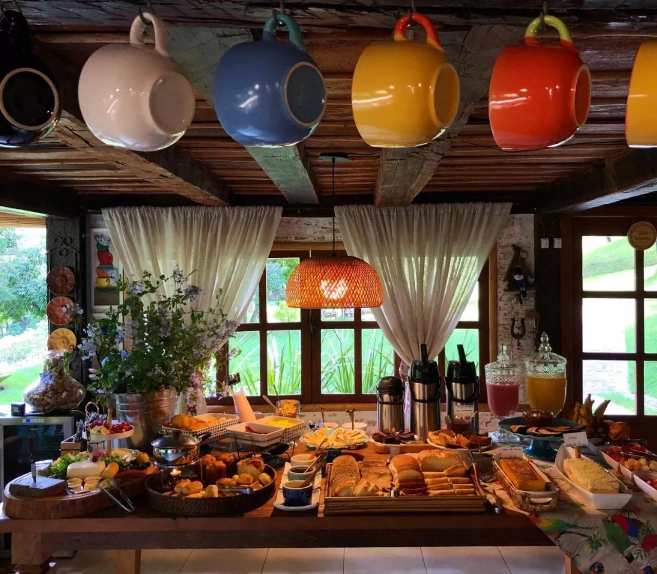 Buffet breakfast in Pousada Vila do Loro