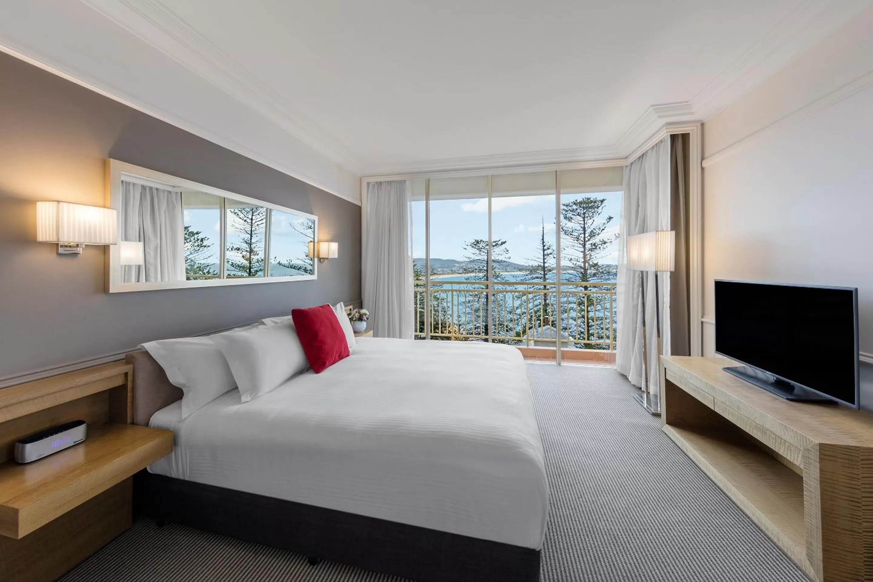 Photo of the whole room, Bed in Crowne Plaza Terrigal Pacific by IHG
