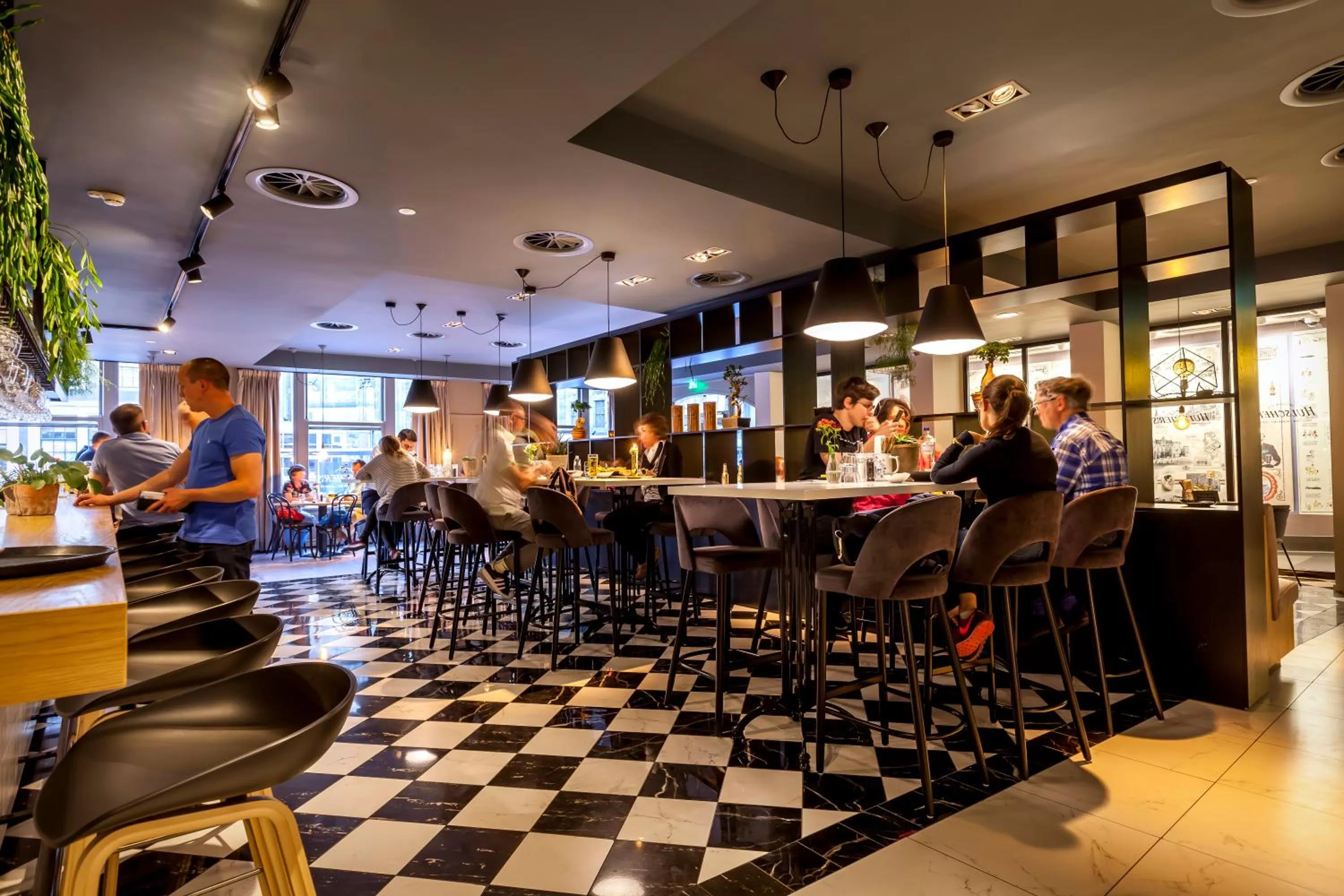 Restaurant/places to eat in Hotel Die Port van Cleve