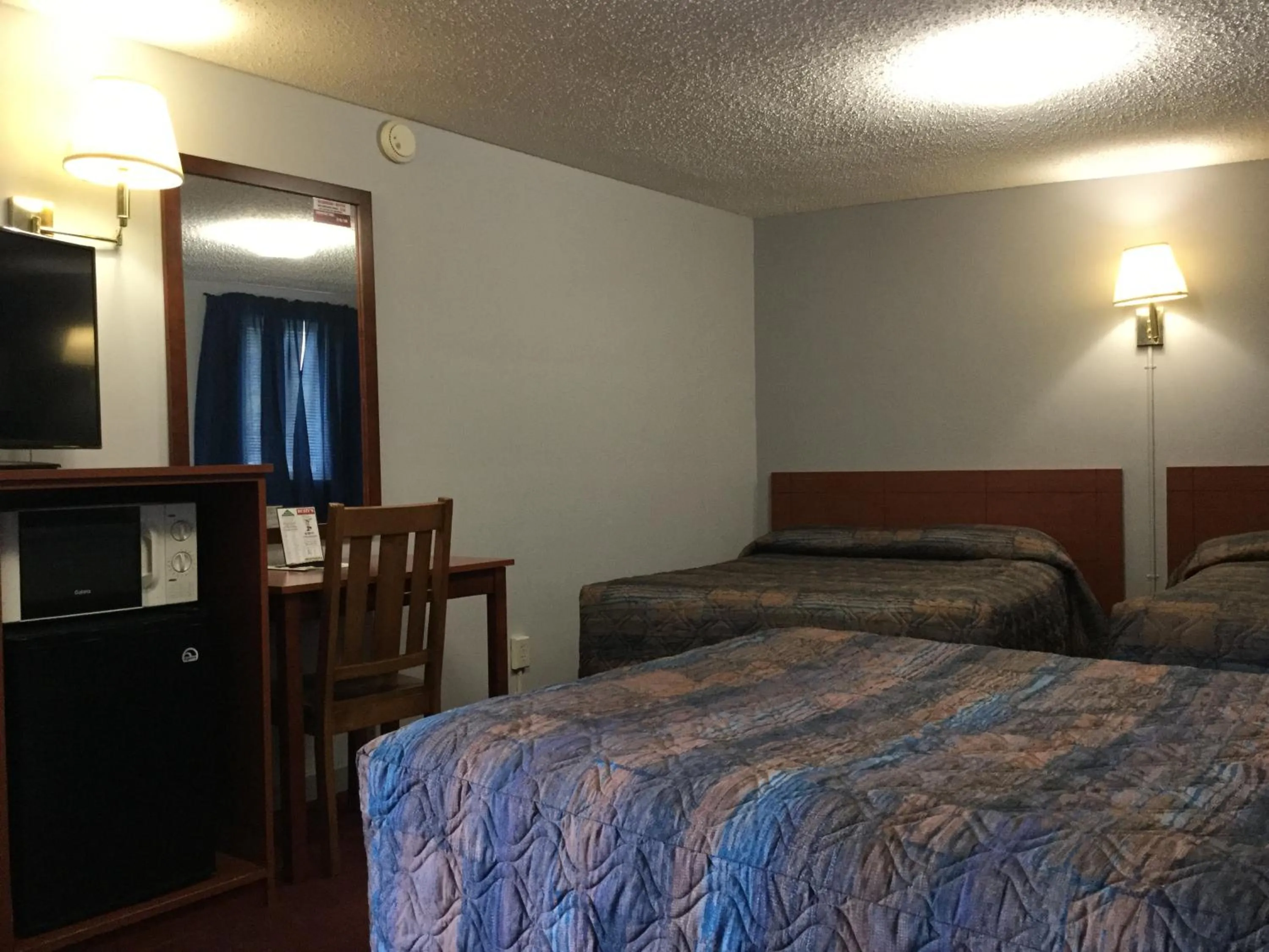 Photo of the whole room in Swiss Cottage Inn