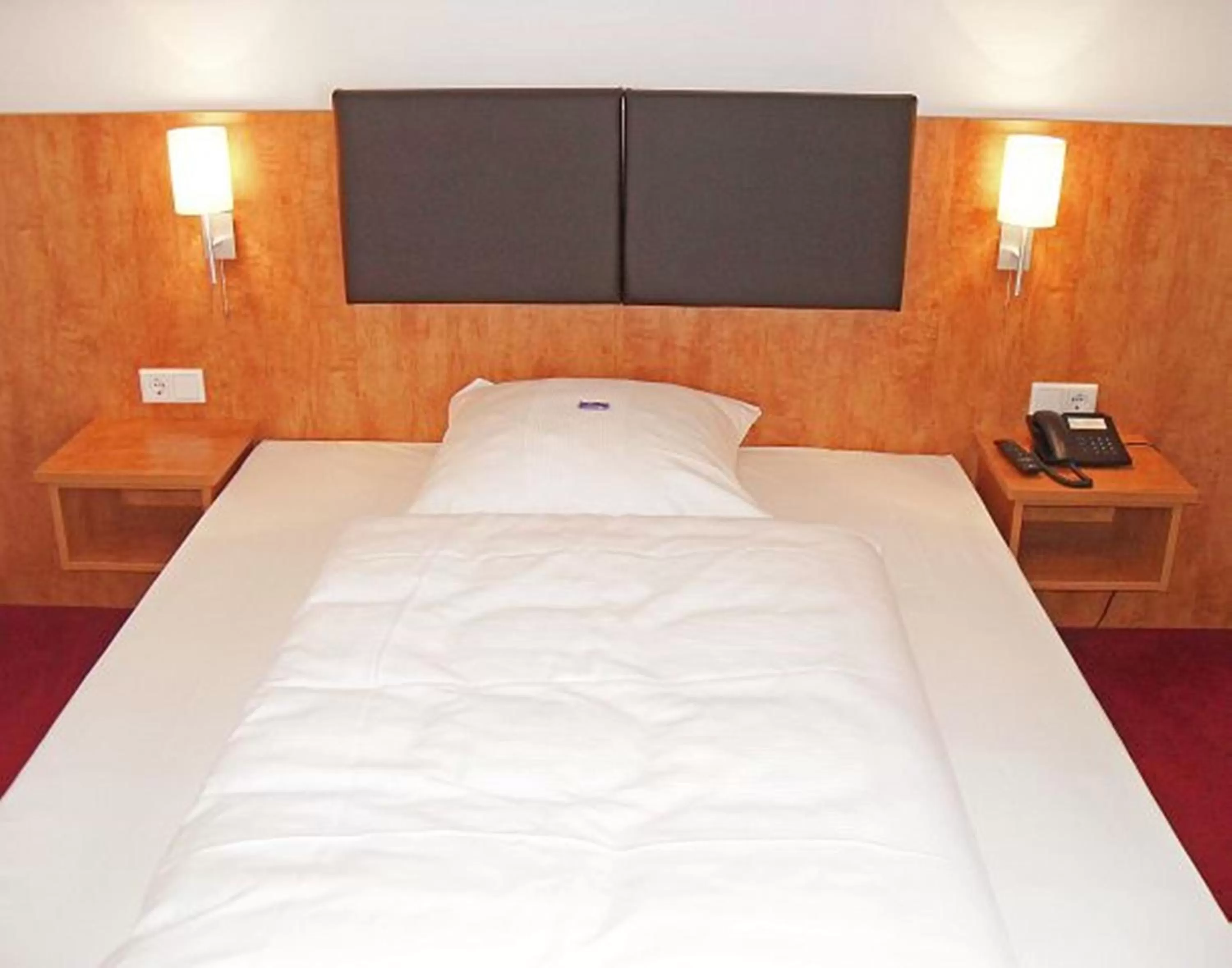 Photo of the whole room, Bed in Hotel Neuwirtshaus