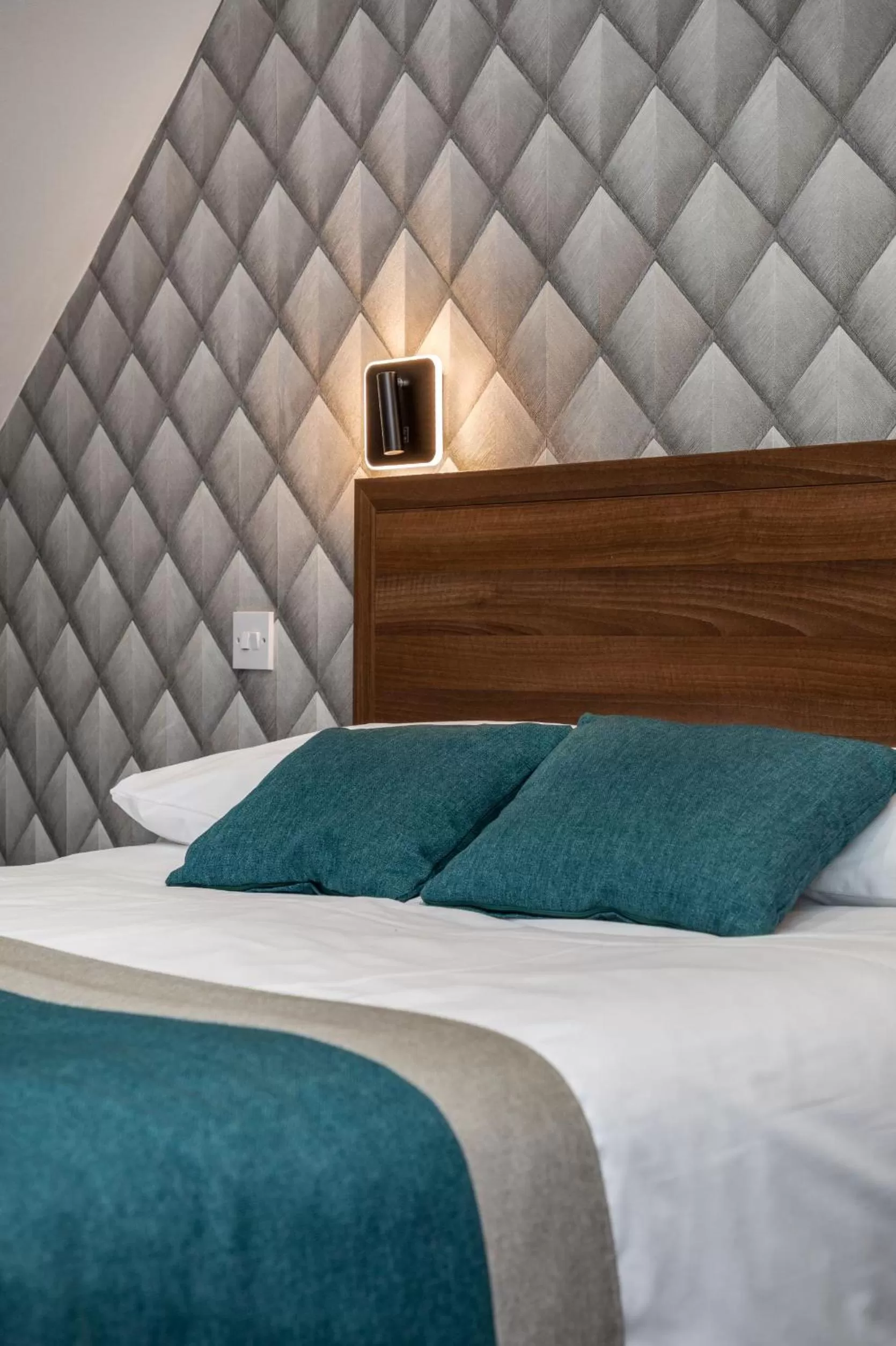 Bed in King Solomon Hotel- Golders Green