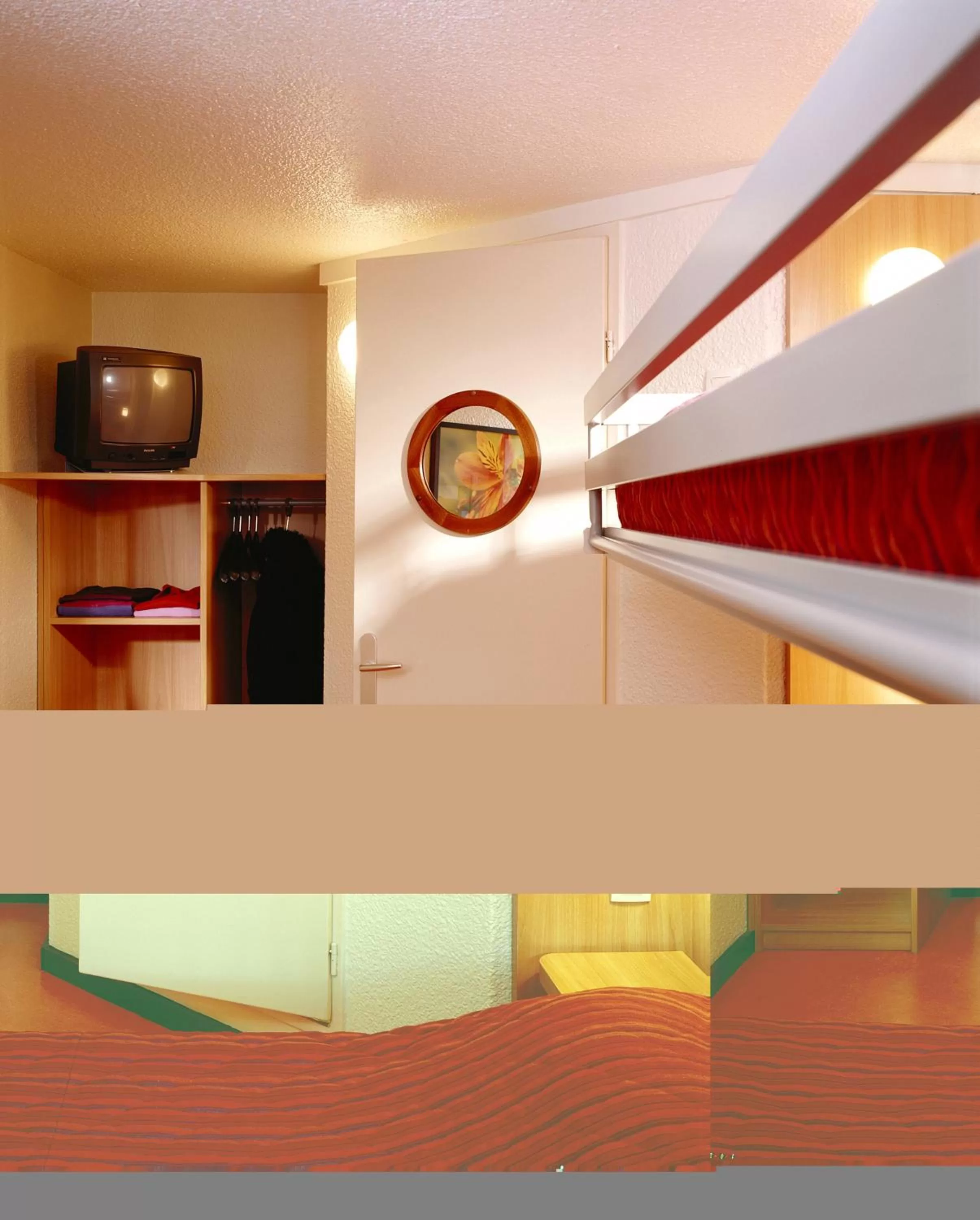 Photo of the whole room, Bed in Premiere Classe Lille Ouest - Lomme