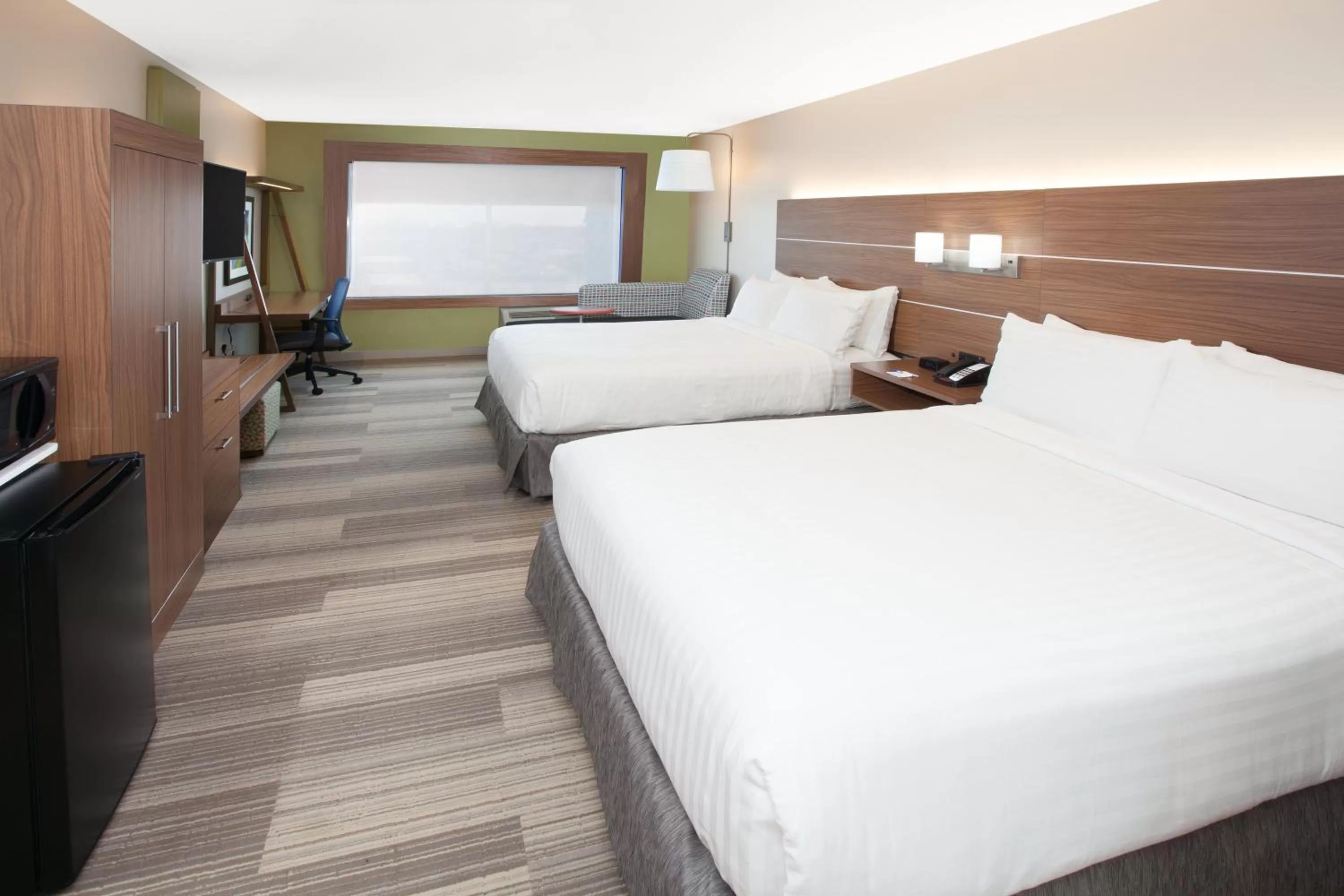 Photo of the whole room, Bed in Holiday Inn Express & Suites - Sterling Heights-Detroit Area by IHG