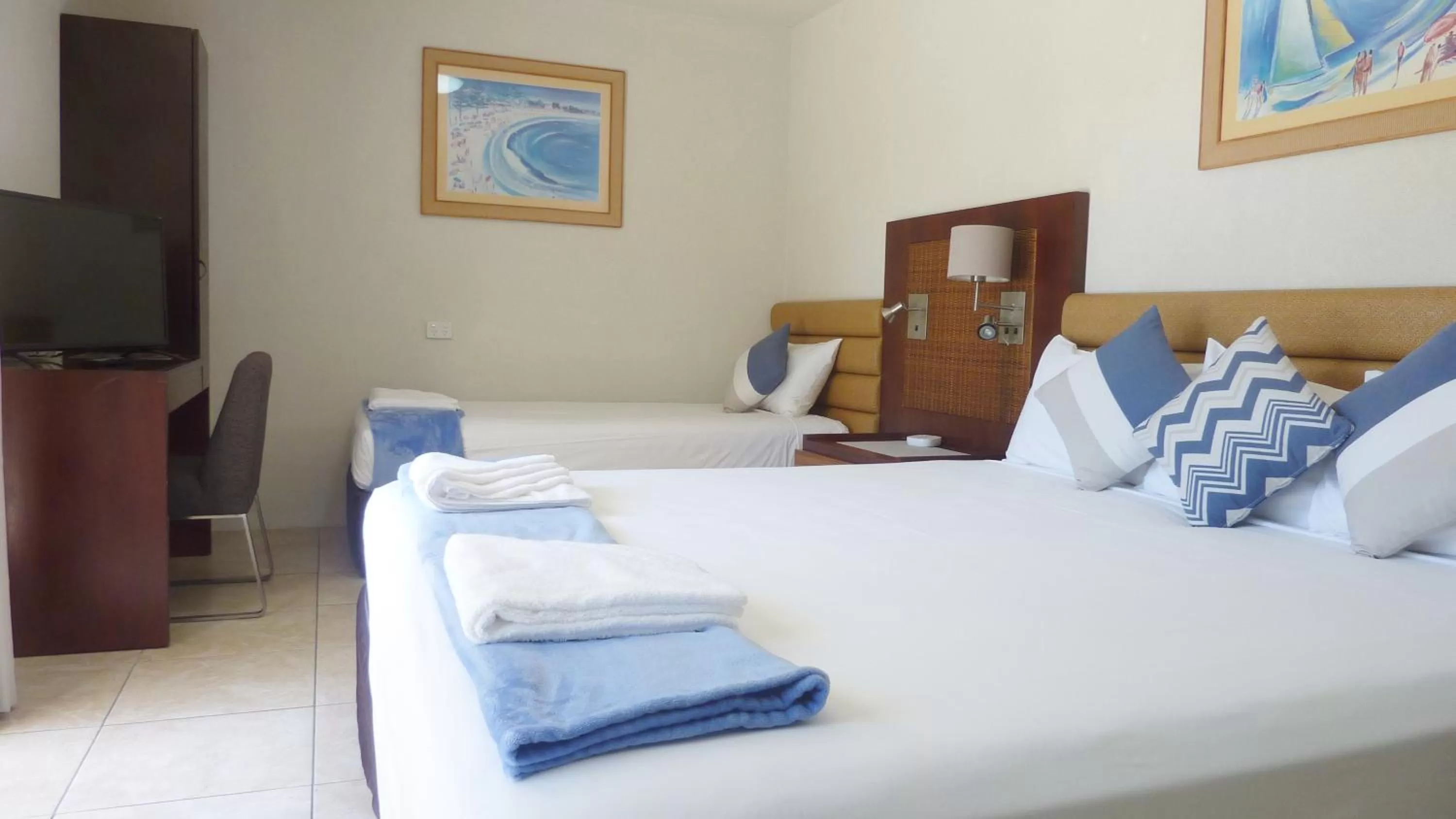 Bed in Jadran Motel & El Jays Holiday Lodge