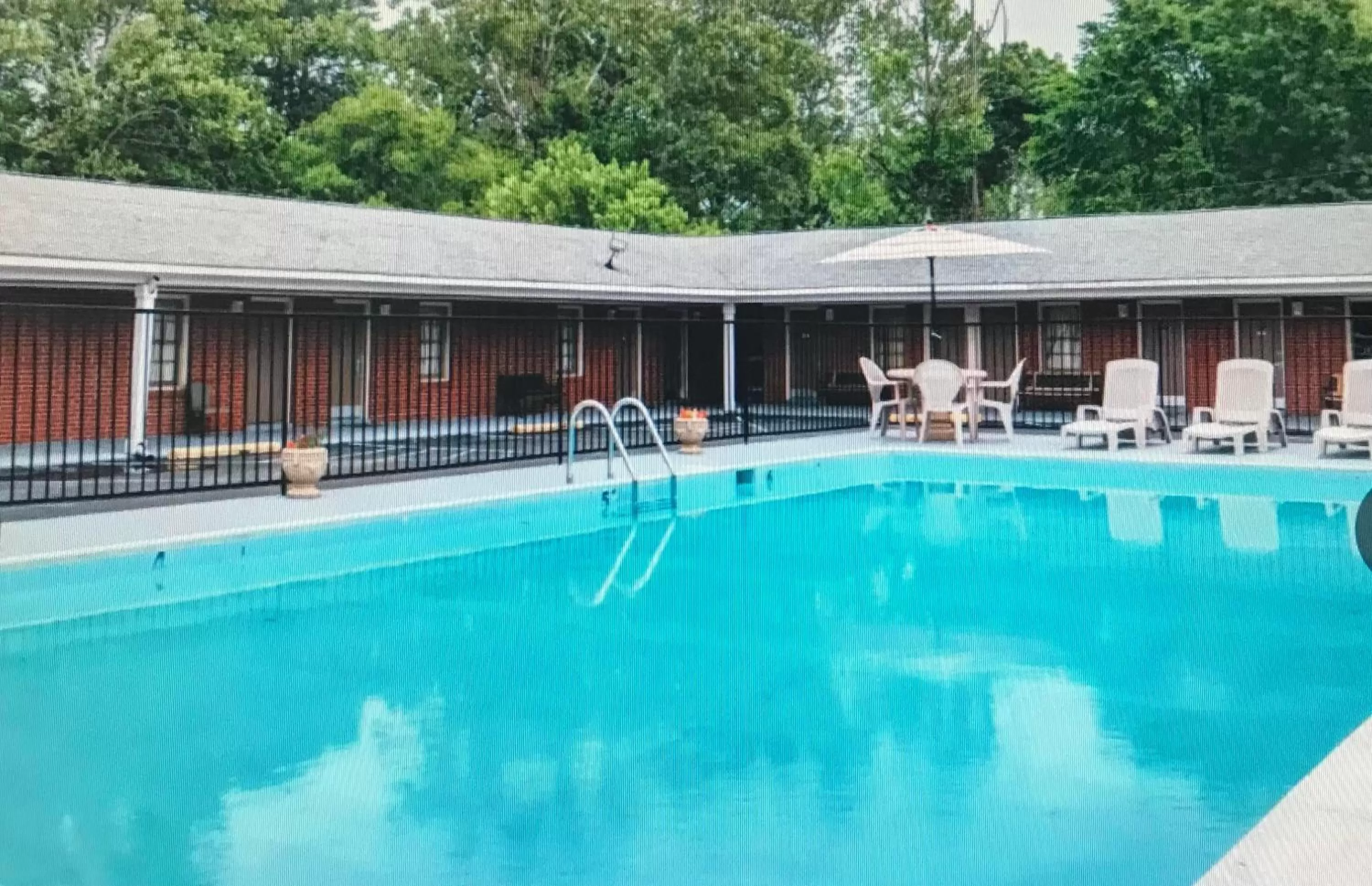 Swimming pool in MERRIMAC INN & SUITES