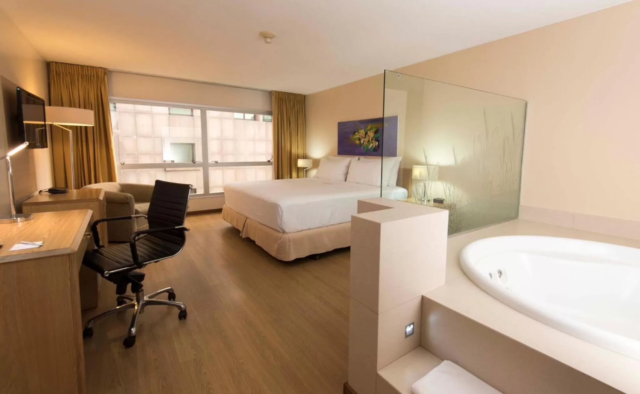 Photo of the whole room, Bed in Holiday Inn Montevideo by IHG