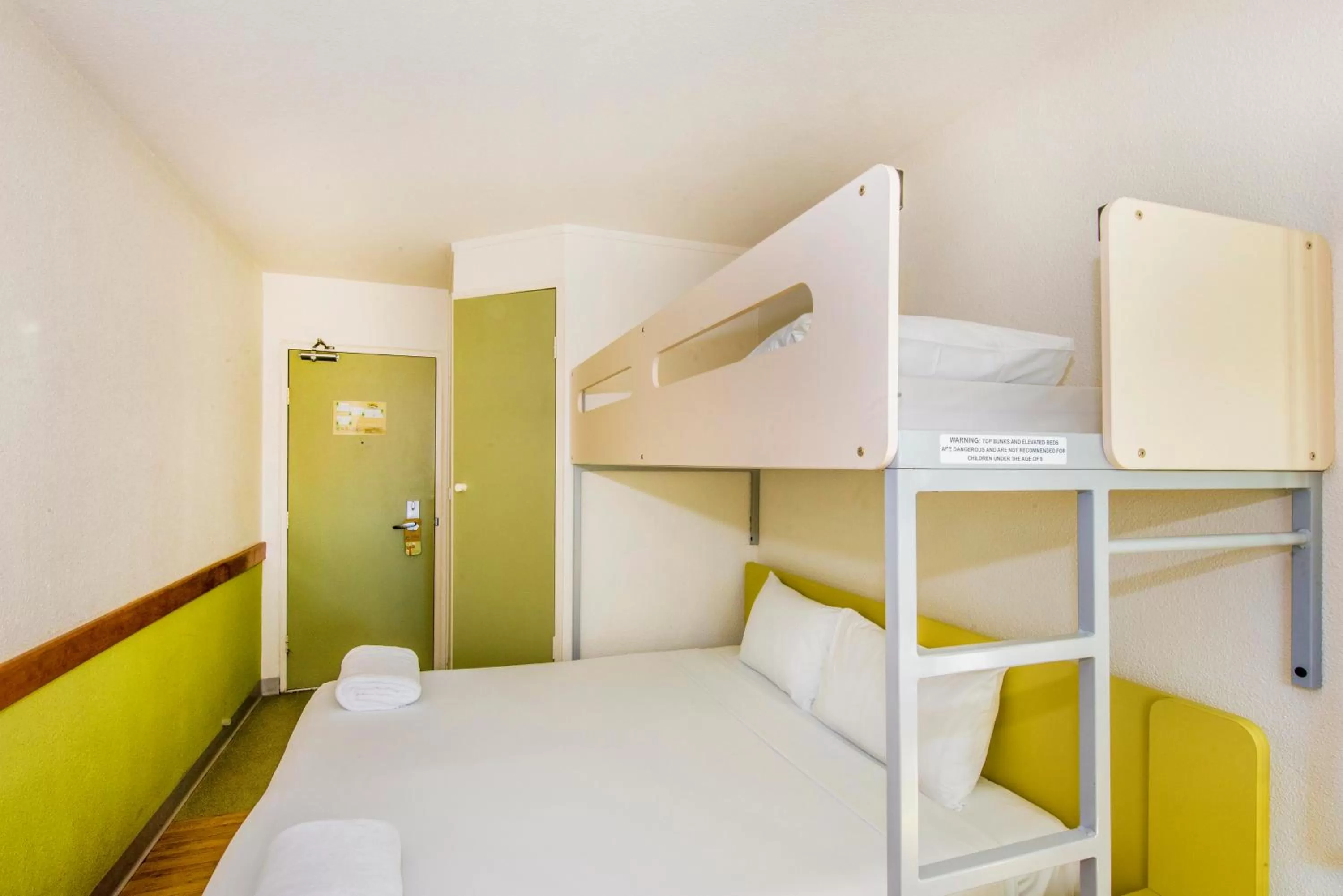 Bedroom, Bed in ibis Budget Canberra