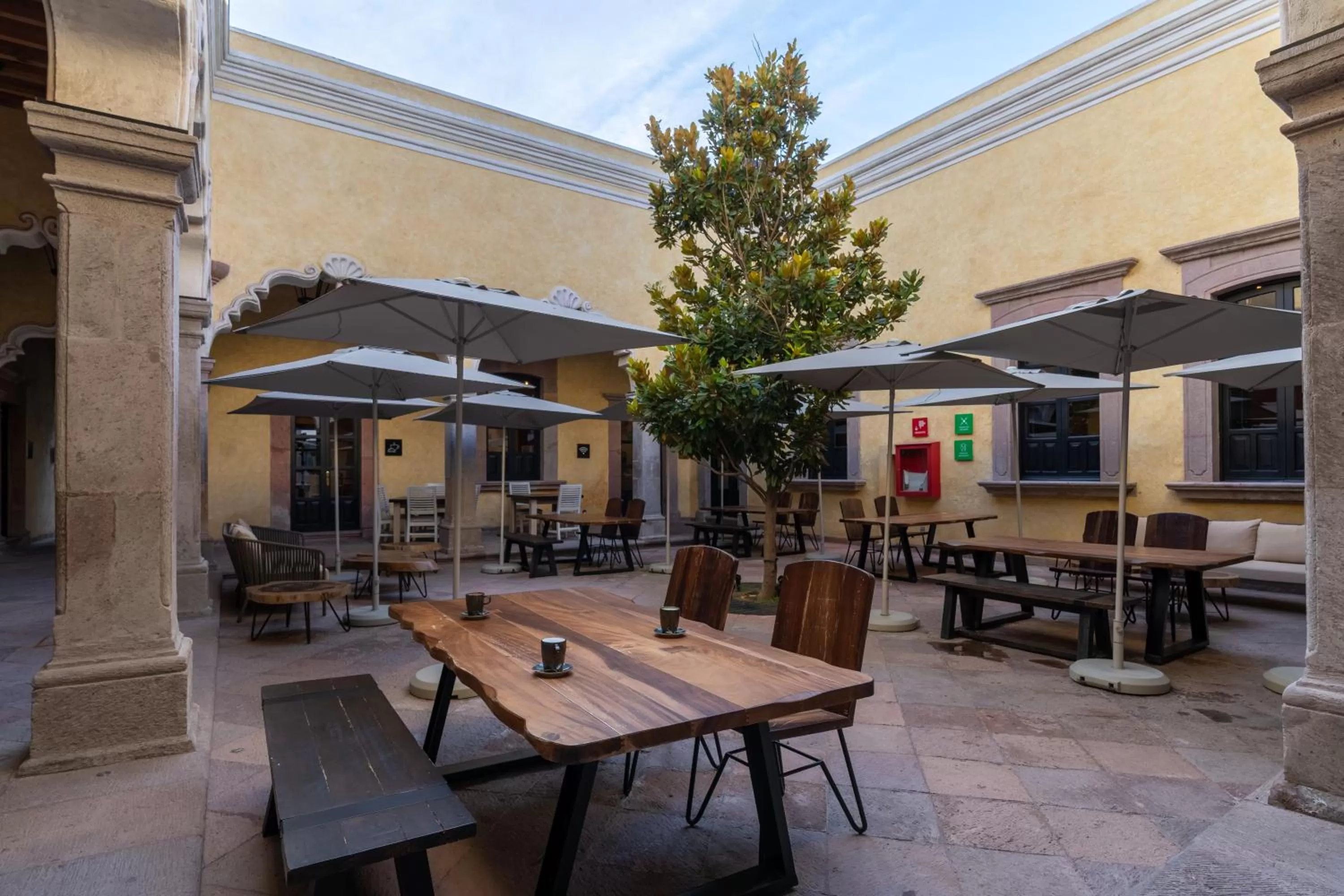 Banquet/Function facilities in Hotel Patio Santiago