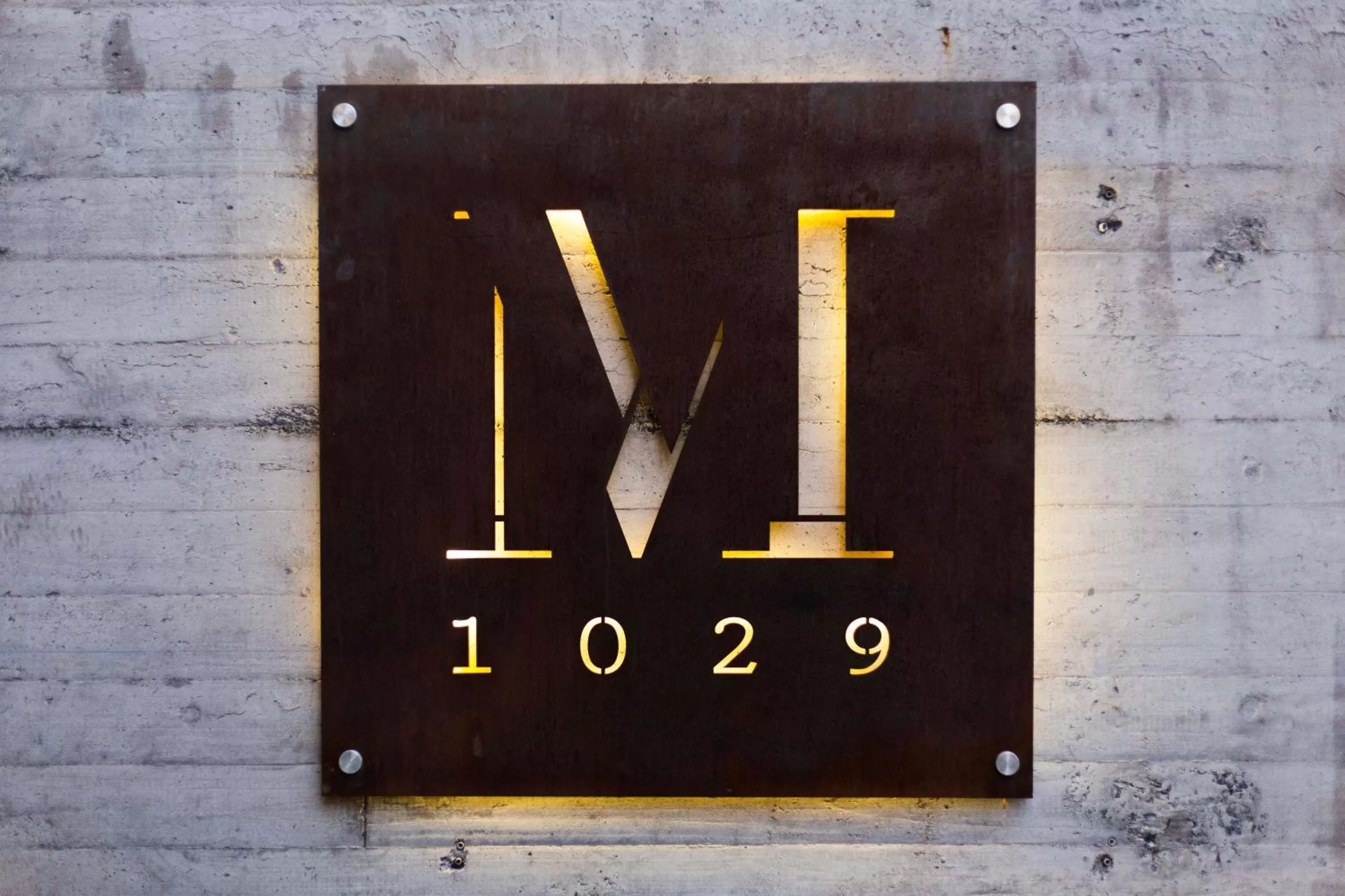 Logo/Certificate/Sign in Maison Italia 1029