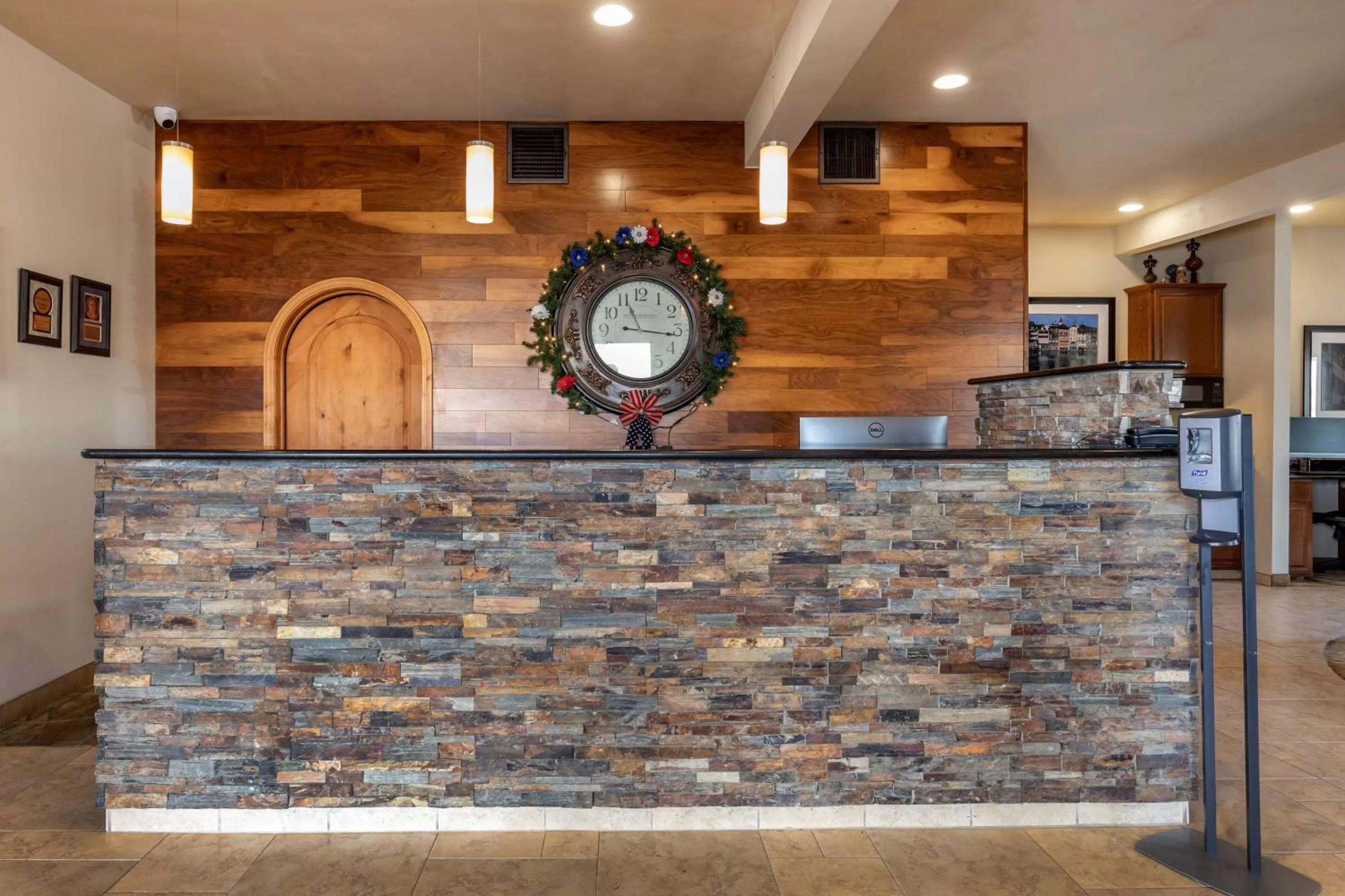 Lobby or reception in Best Western Swiss Clock Inn