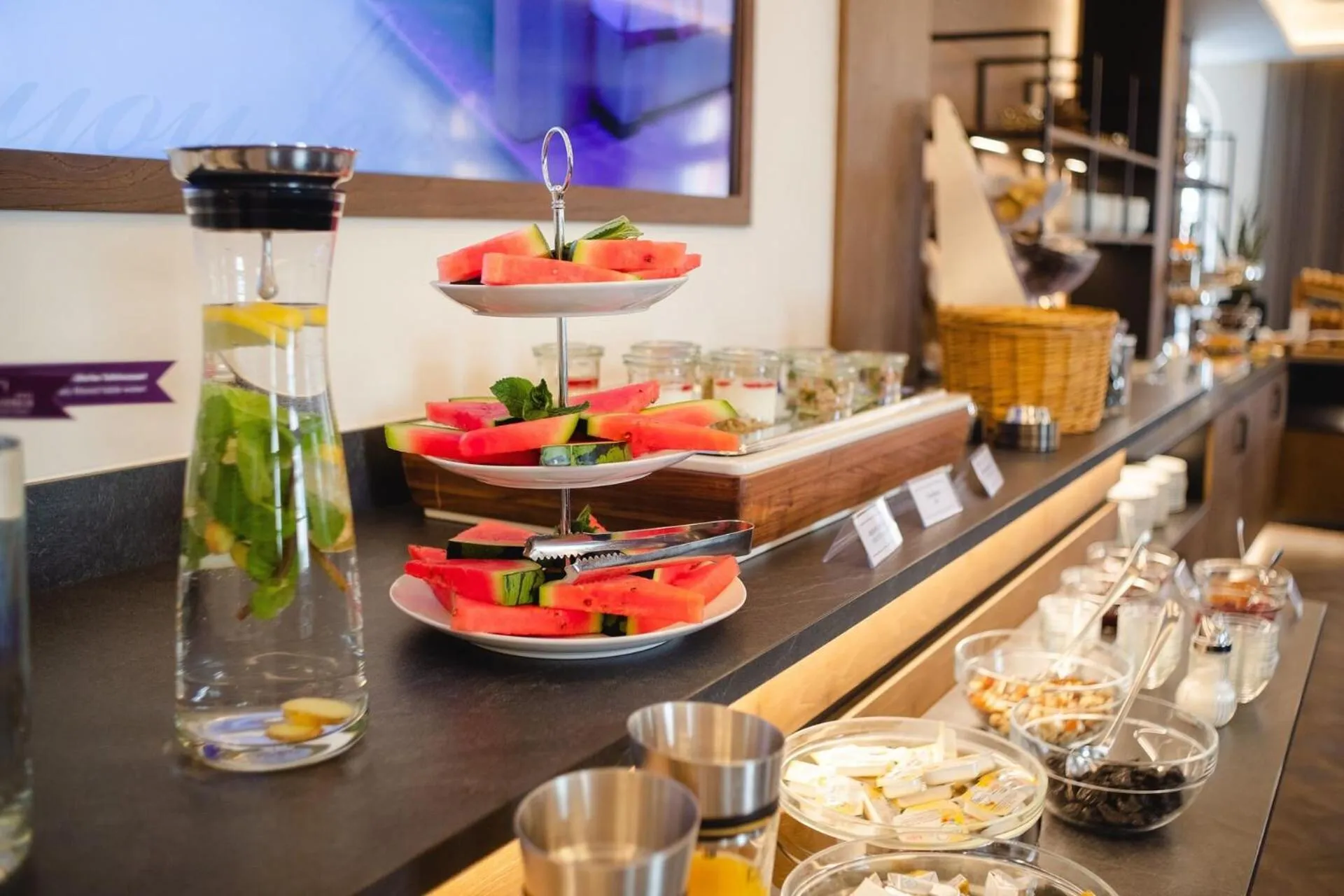 Restaurant/places to eat in Hotel Merkur - Superior