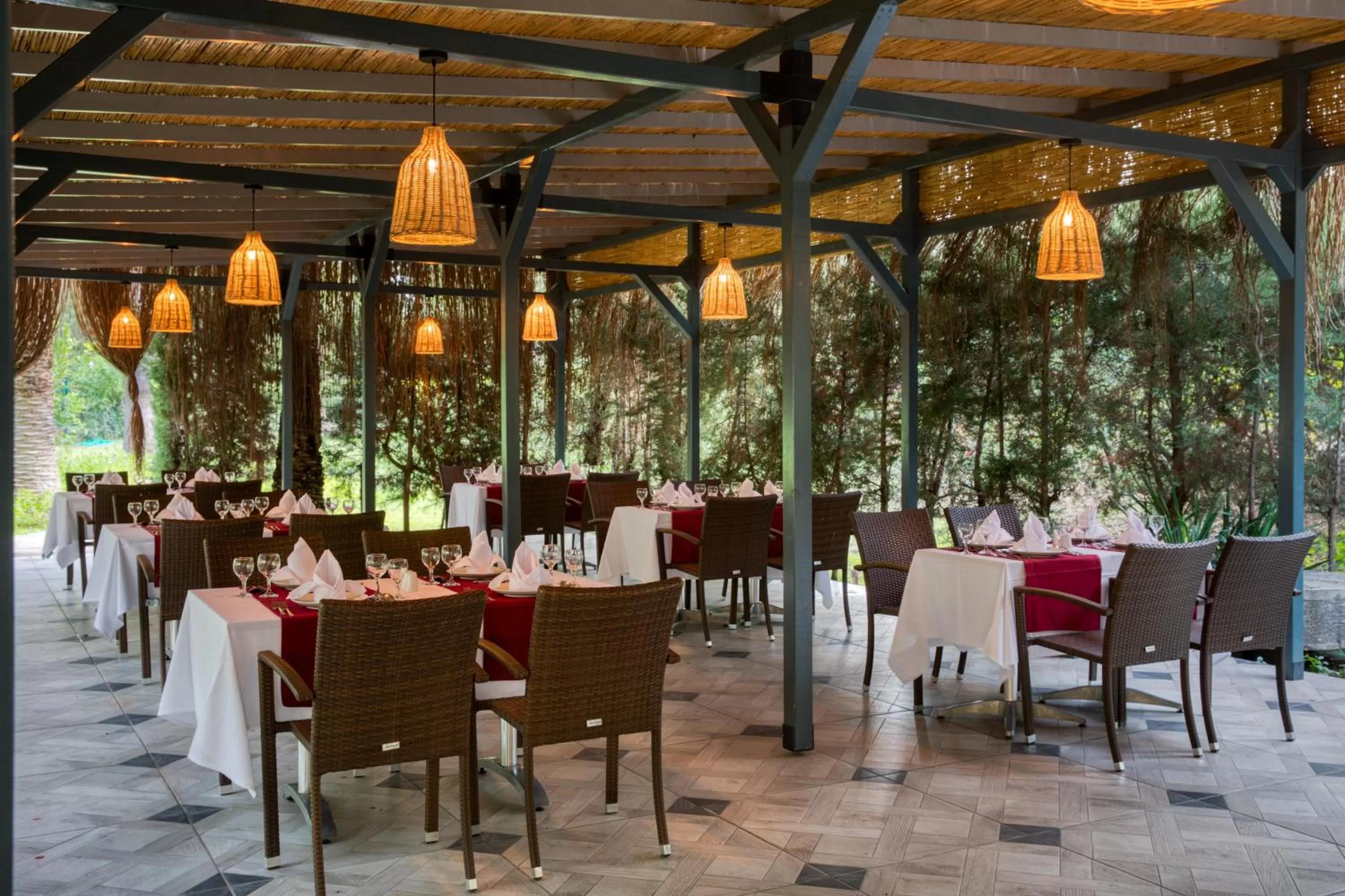 Restaurant/places to eat in Asteria Collection Side