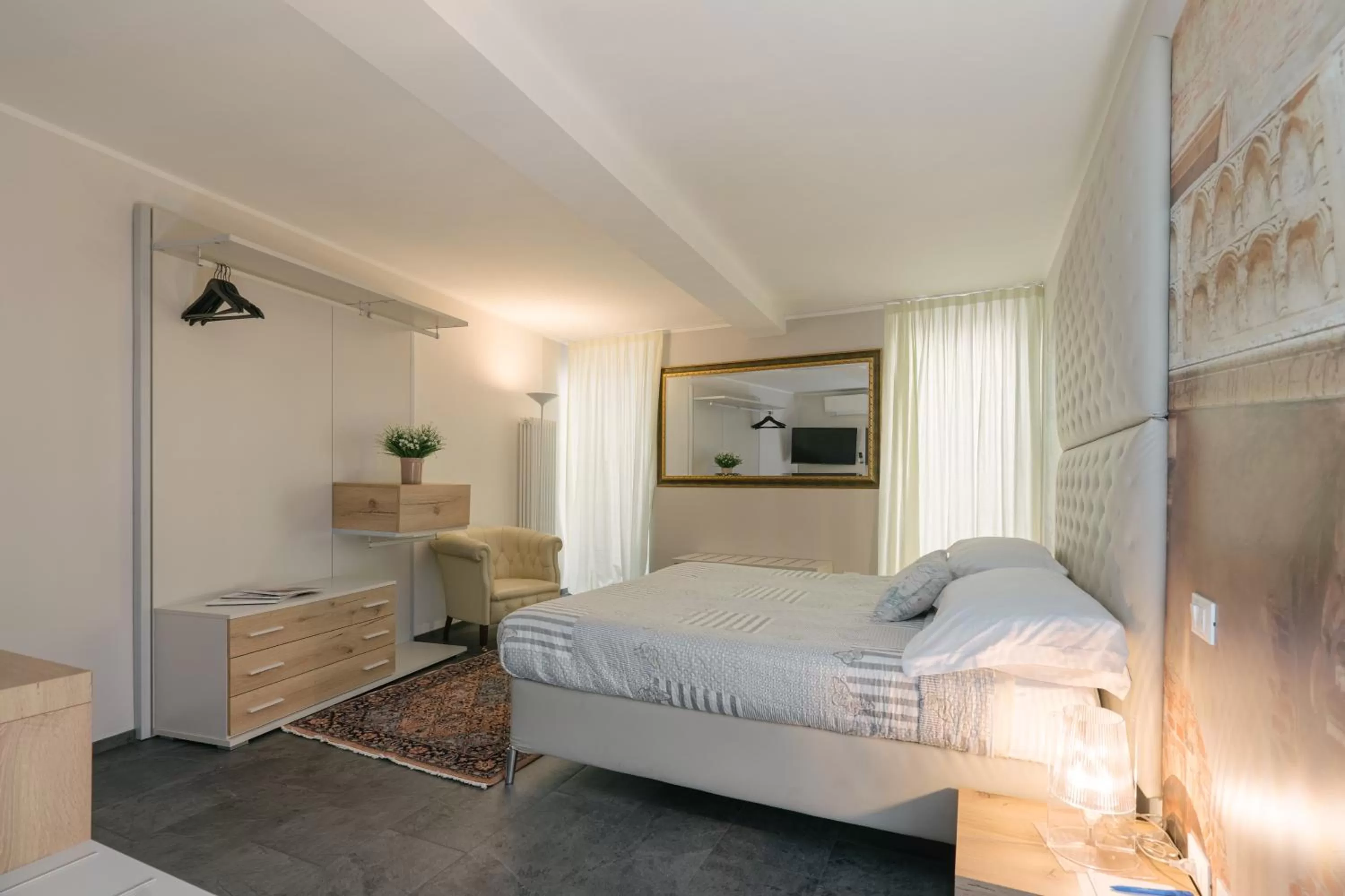 Photo of the whole room, Bed in Hotel Giulietta e Romeo ***S