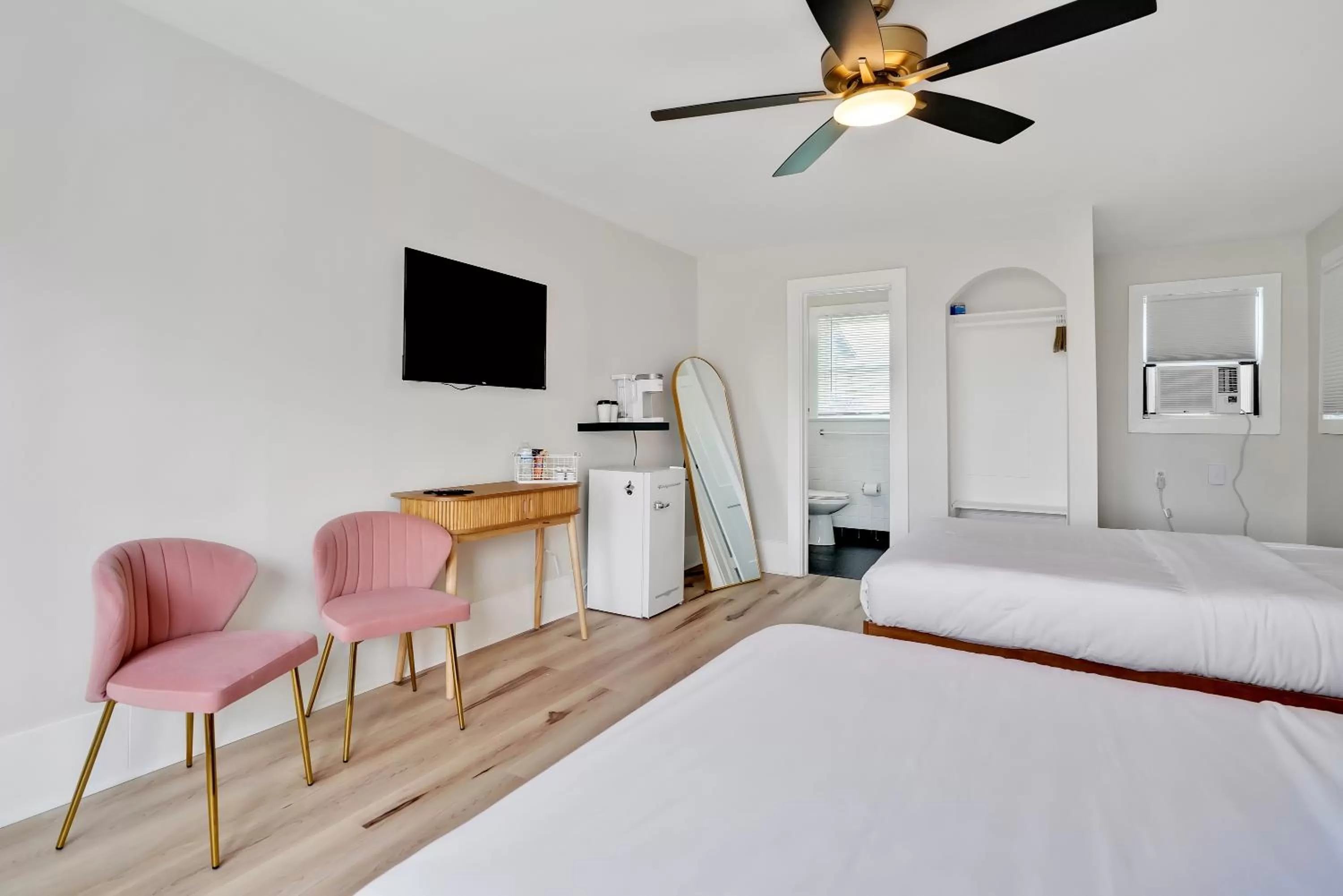 Bed in The Starlite Inn