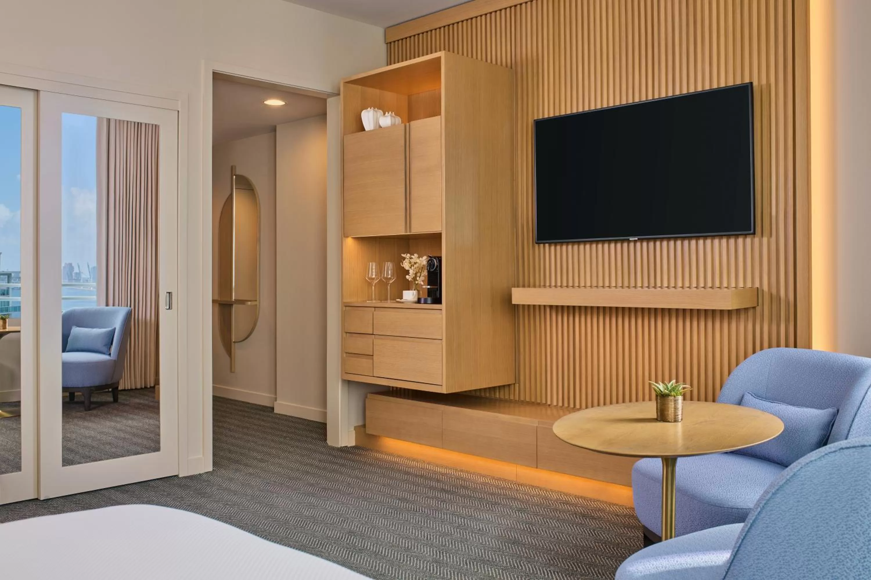 Communal lounge/ TV room, Bed in Hotel AKA Brickell