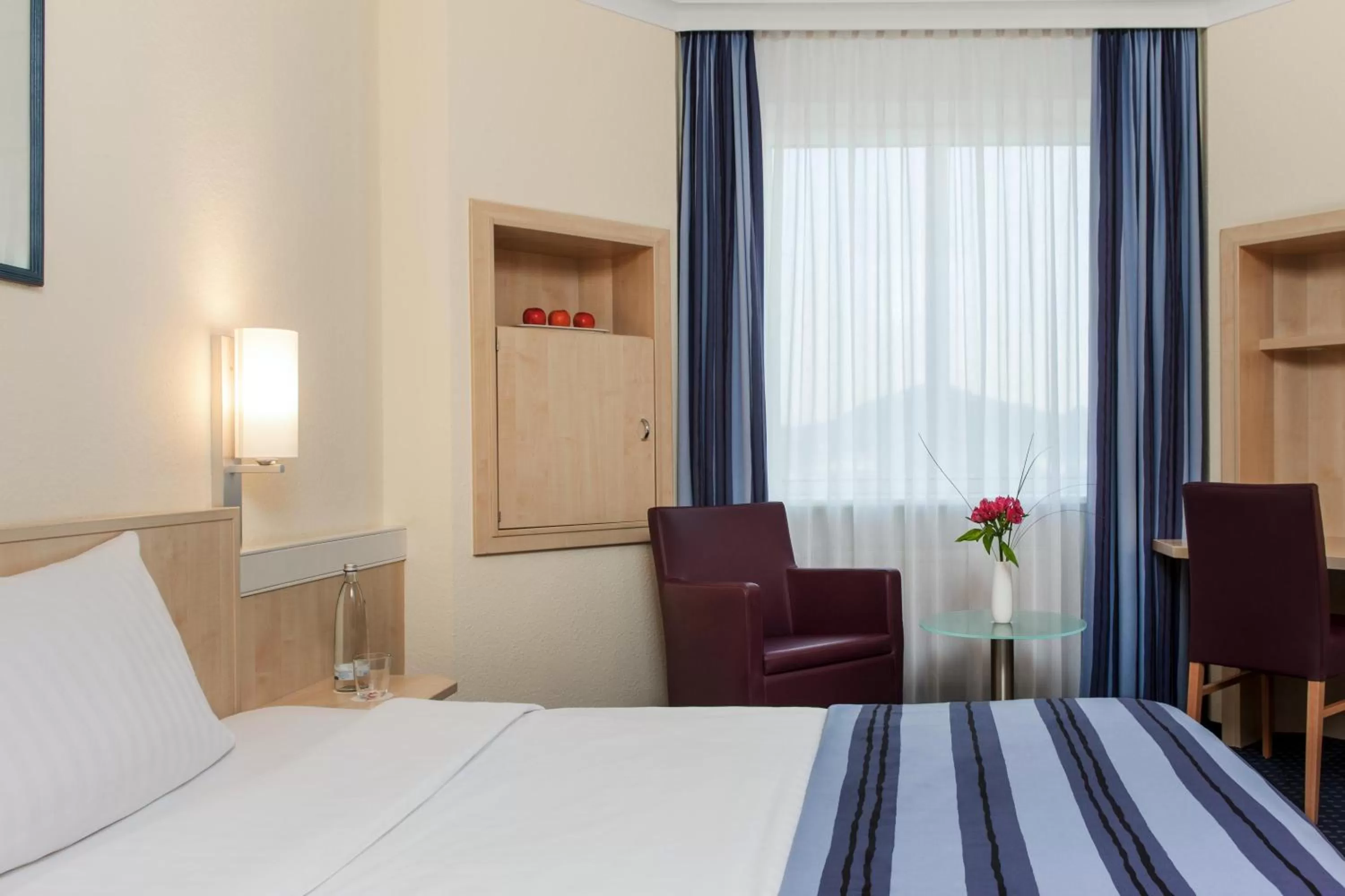 Photo of the whole room, Bed in IntercityHotel Freiburg