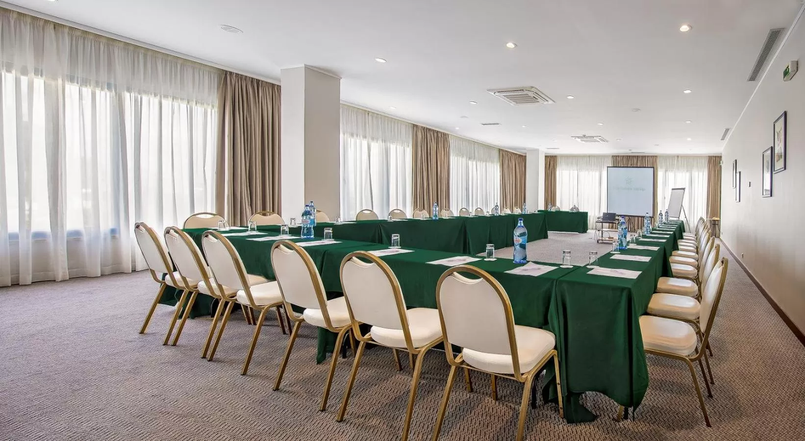 Business facilities in Verdi Santarém