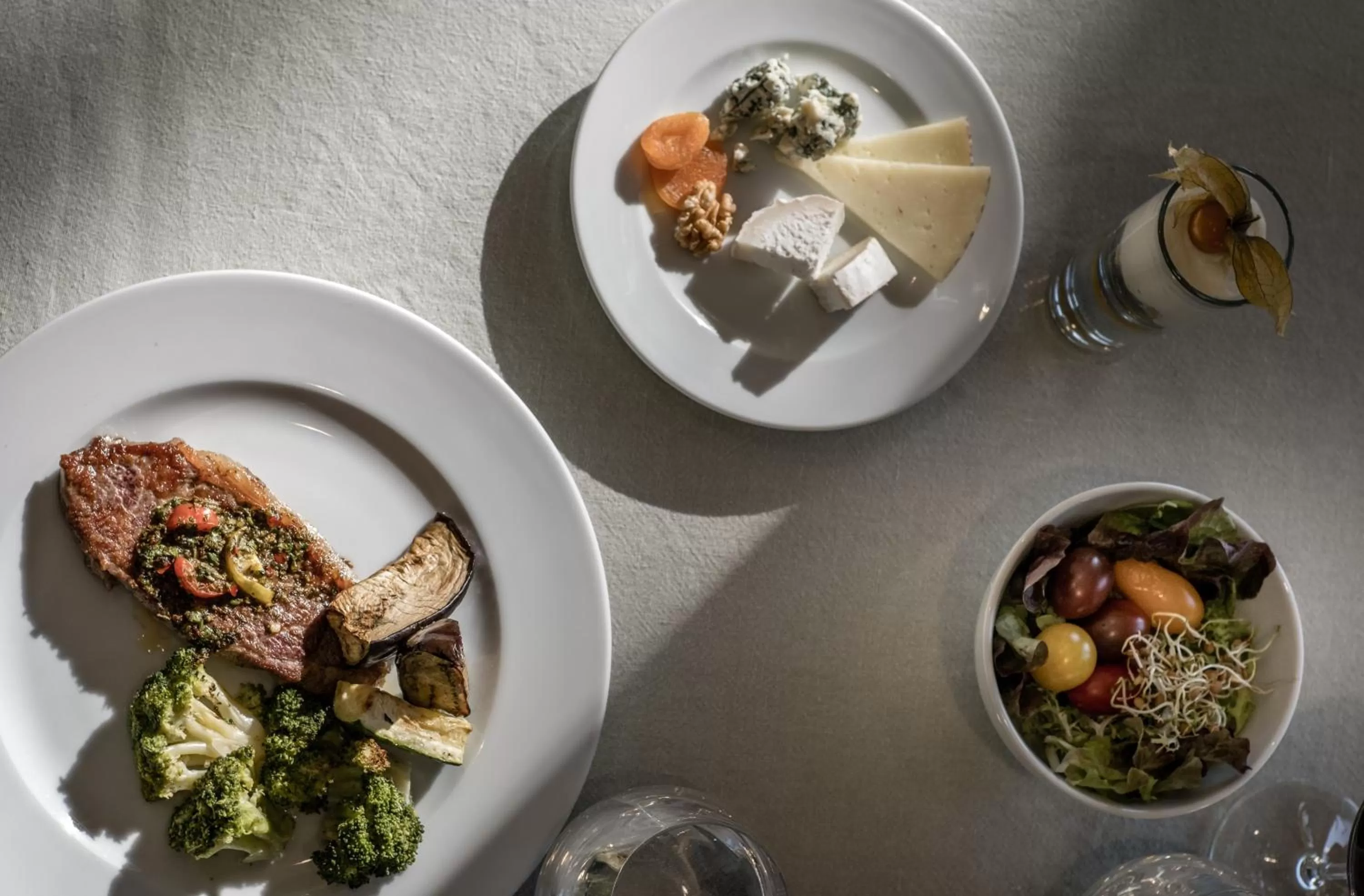 Food and drinks in Eden Roc Hotel & Spa by Brava Hoteles