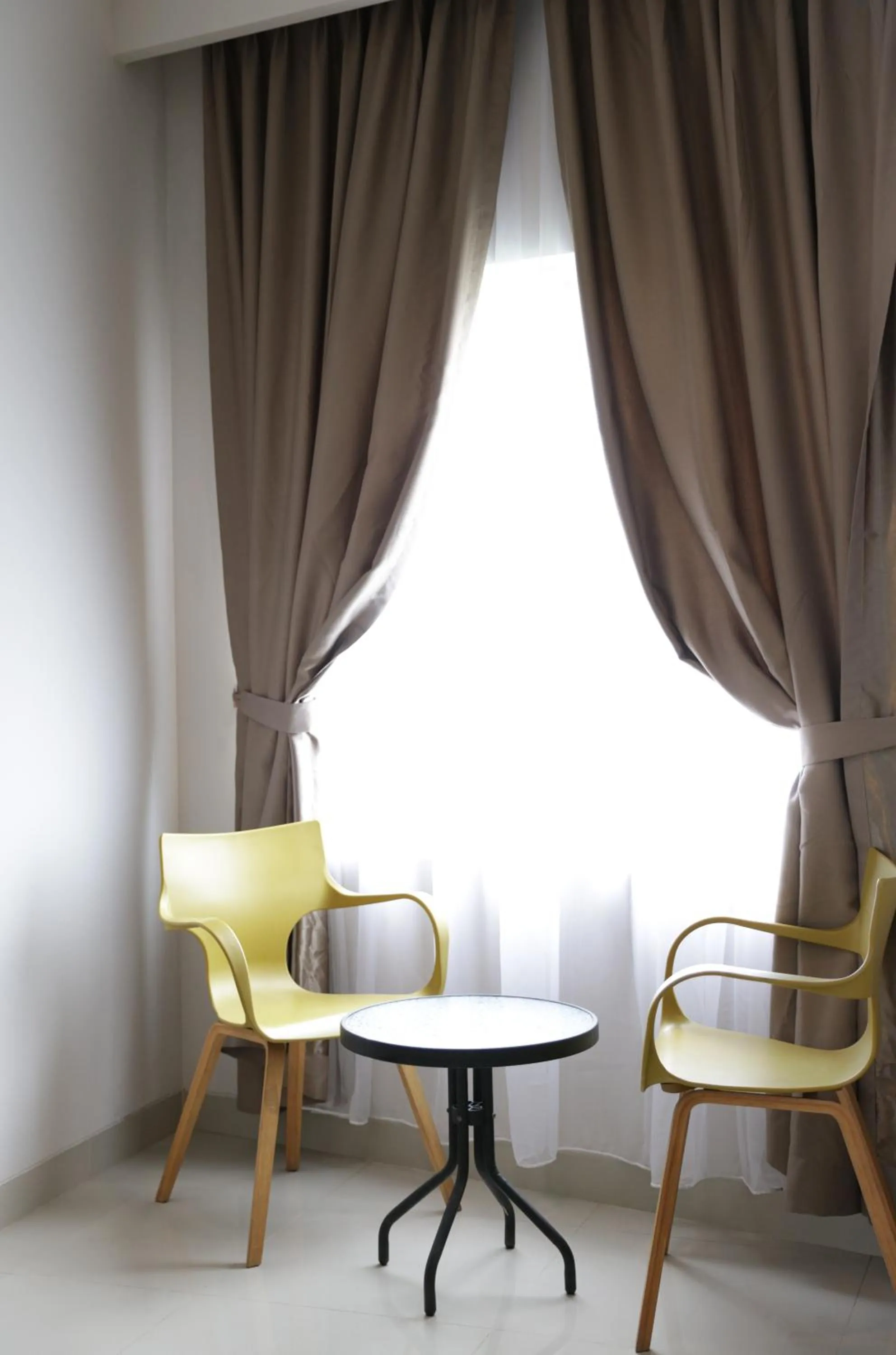 Seating area in Bale Ocasa by Behomy