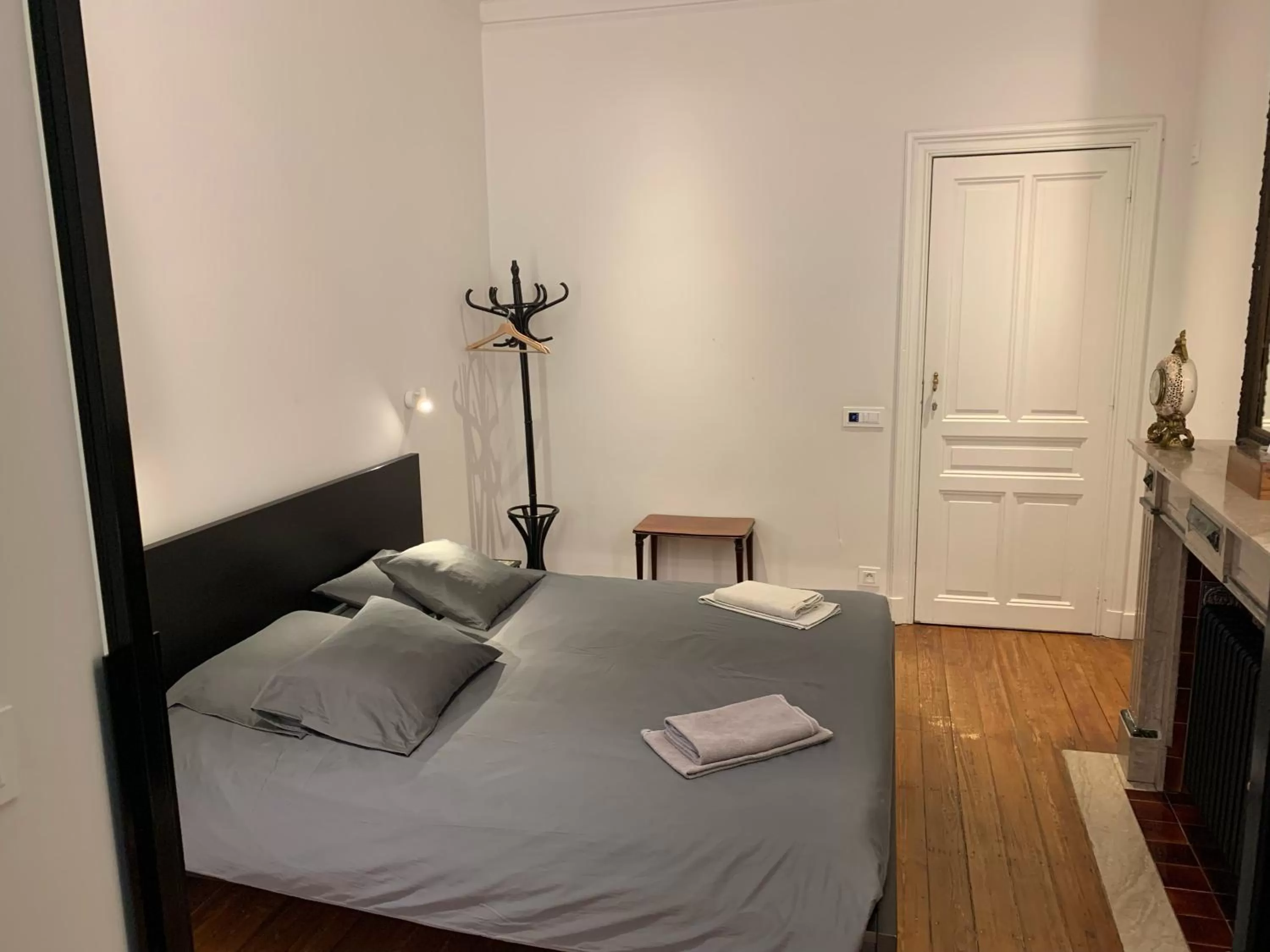 Bed in Albert Molière