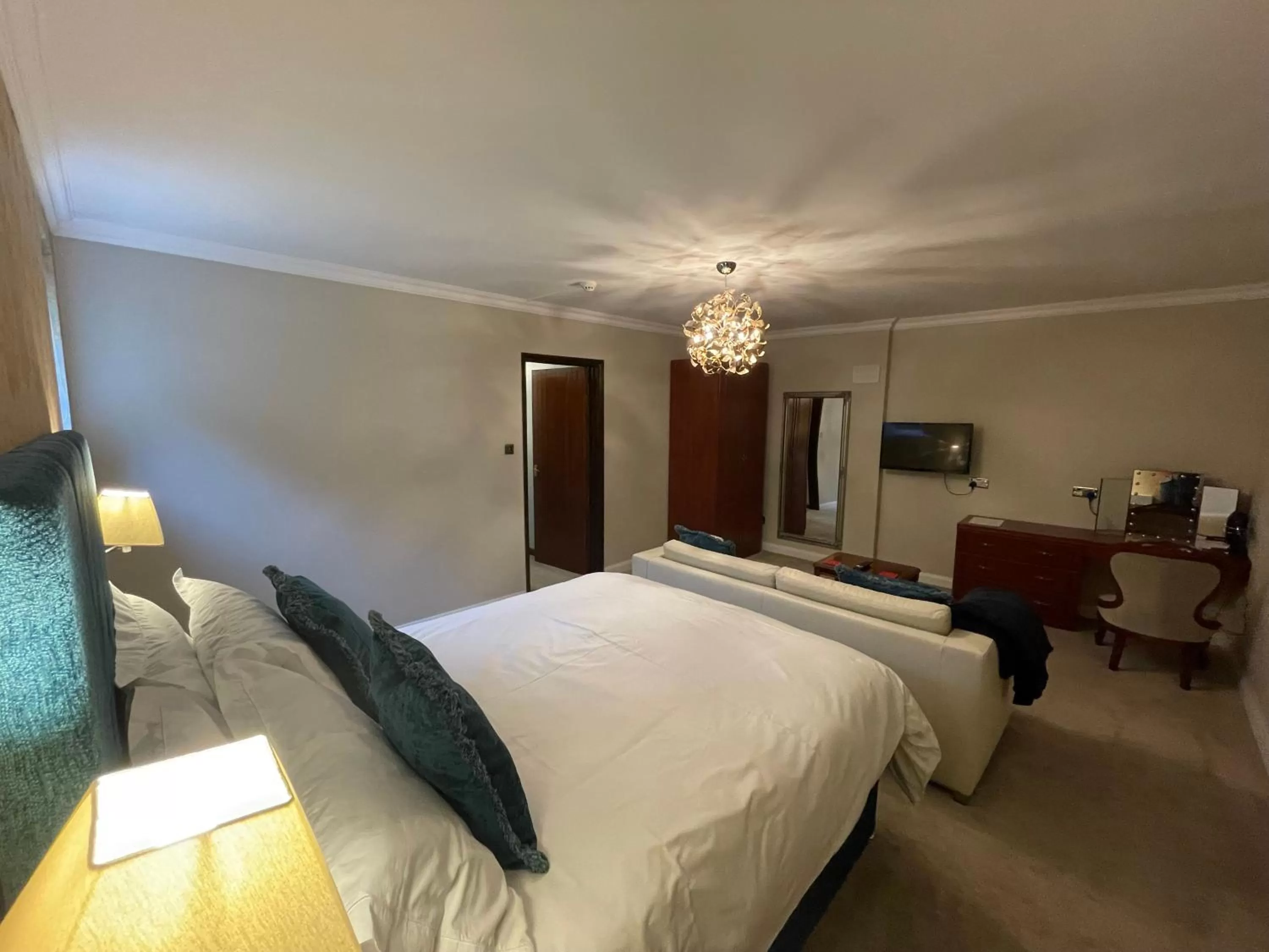 Bedroom, Bed in Heathwood