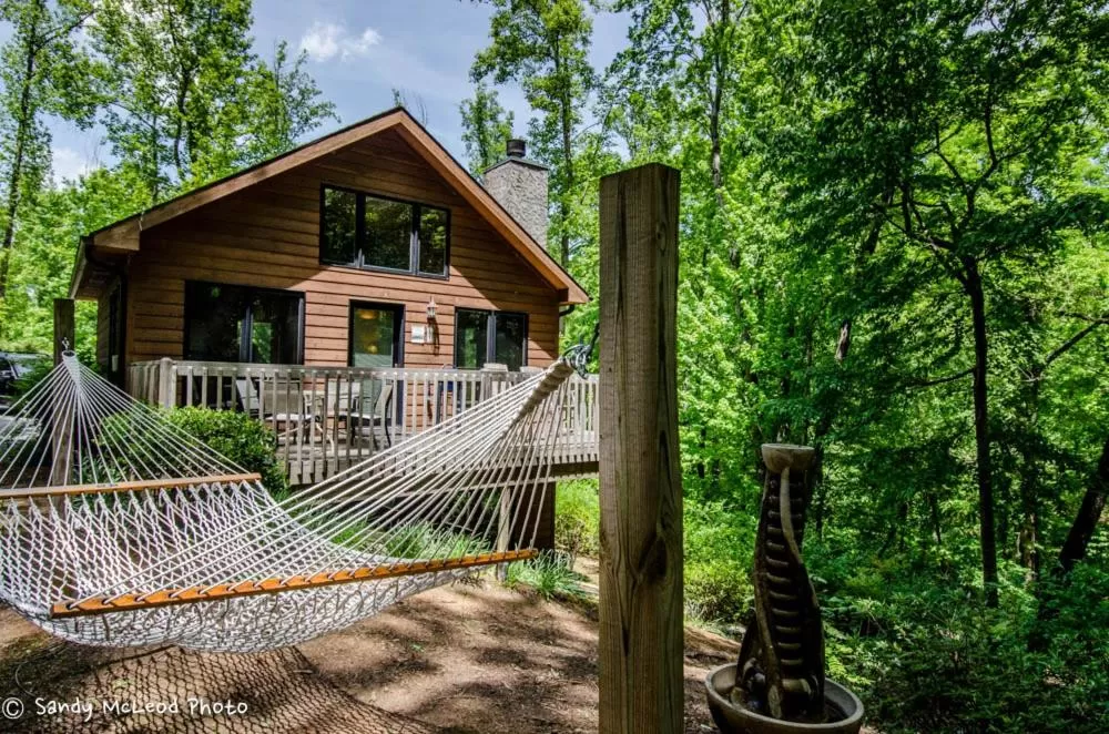 Facade/entrance, Property Building in Asheville Cabins of Willow Winds