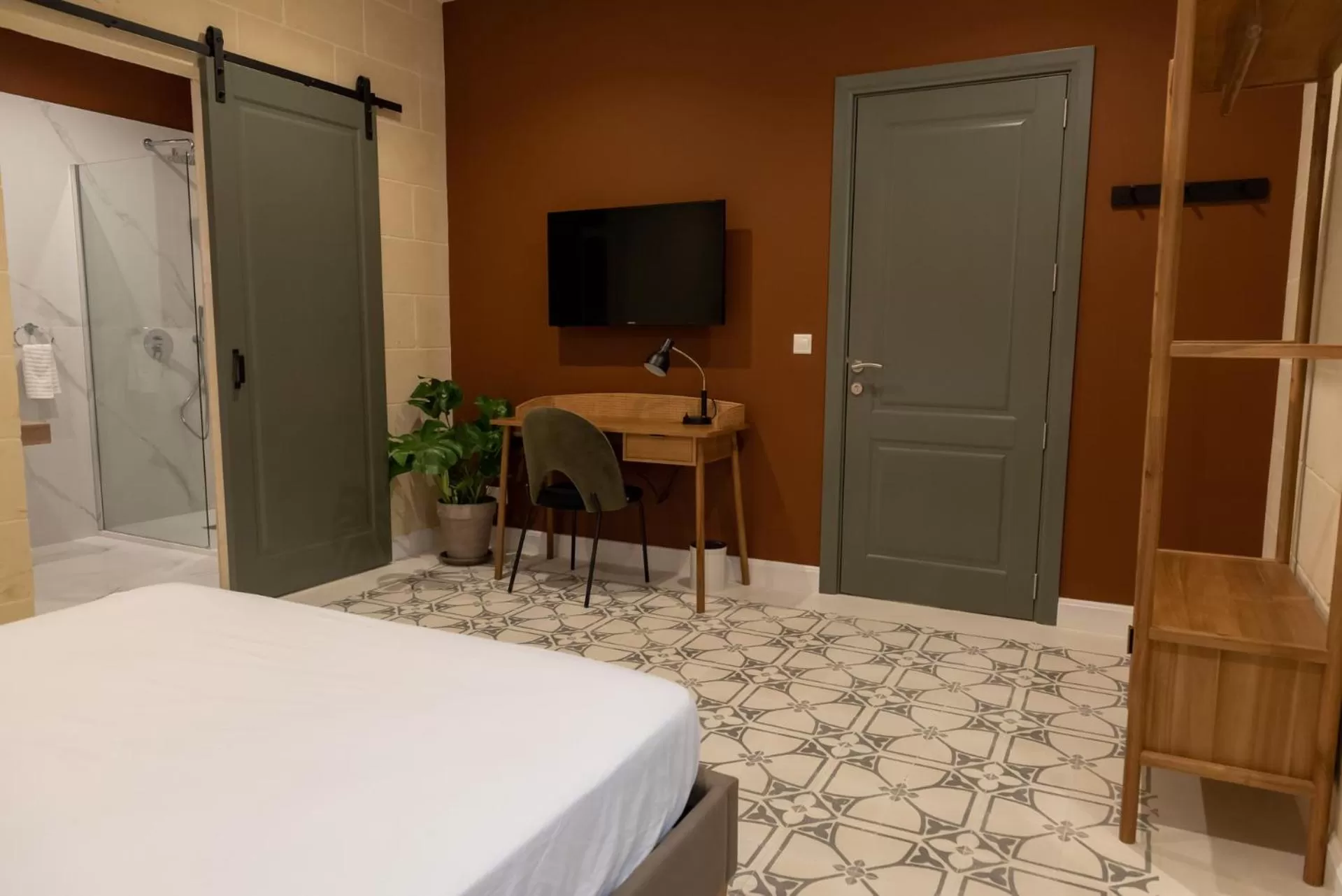 TV and multimedia, TV/Entertainment Center in The Carob Tree